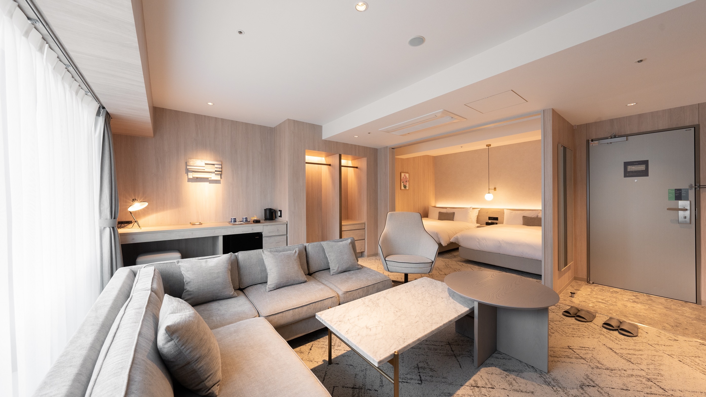 Ravens Inn [living room/bedroom]