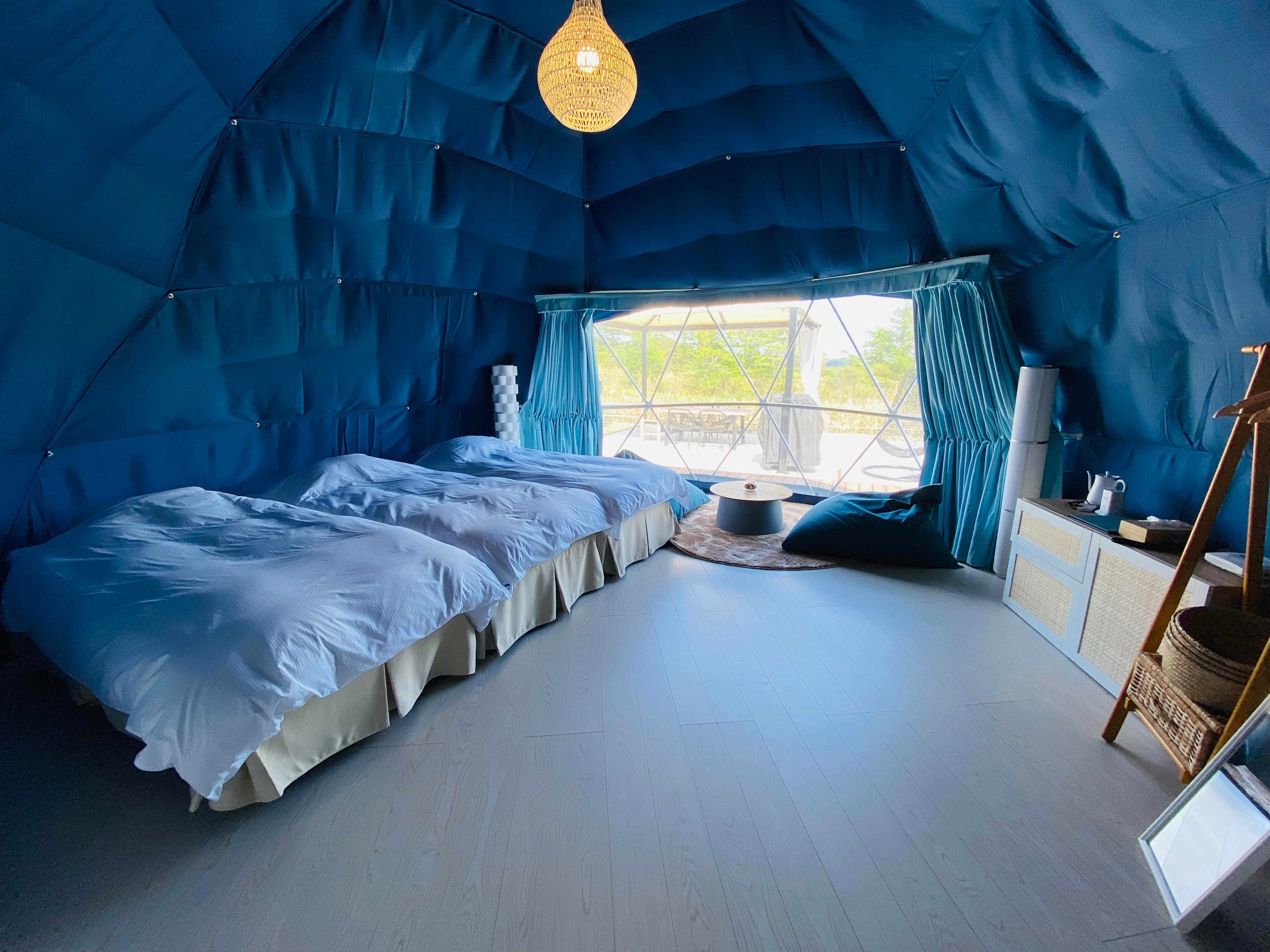Dome tent for 3 people inside