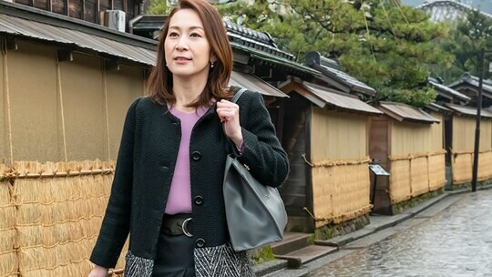 金泽观光景点“长町武士住宅” 在冬季，为了保护土墙不被冻结，举办“Komokake”。