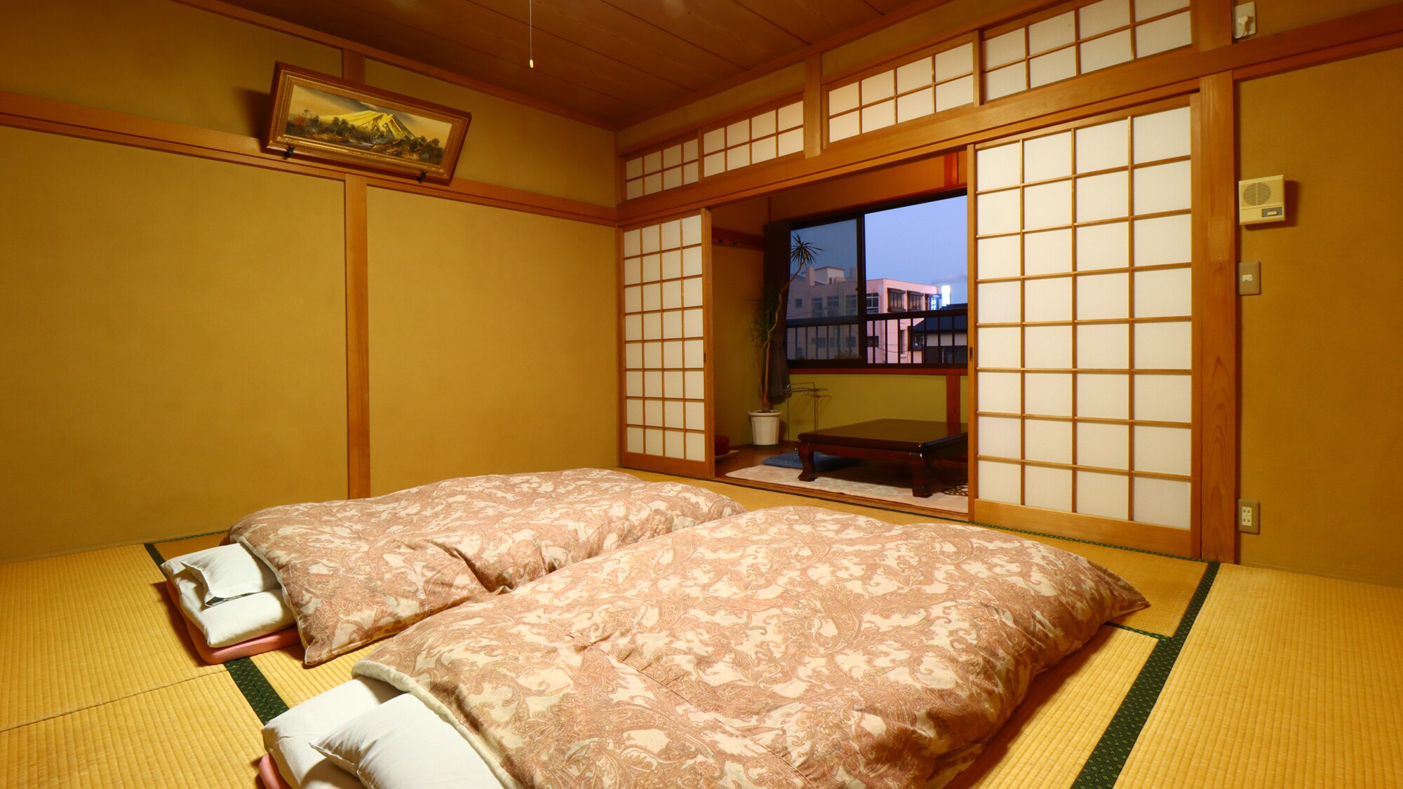 #Japanese-style room - Relax and enjoy the sound of the waves at night.