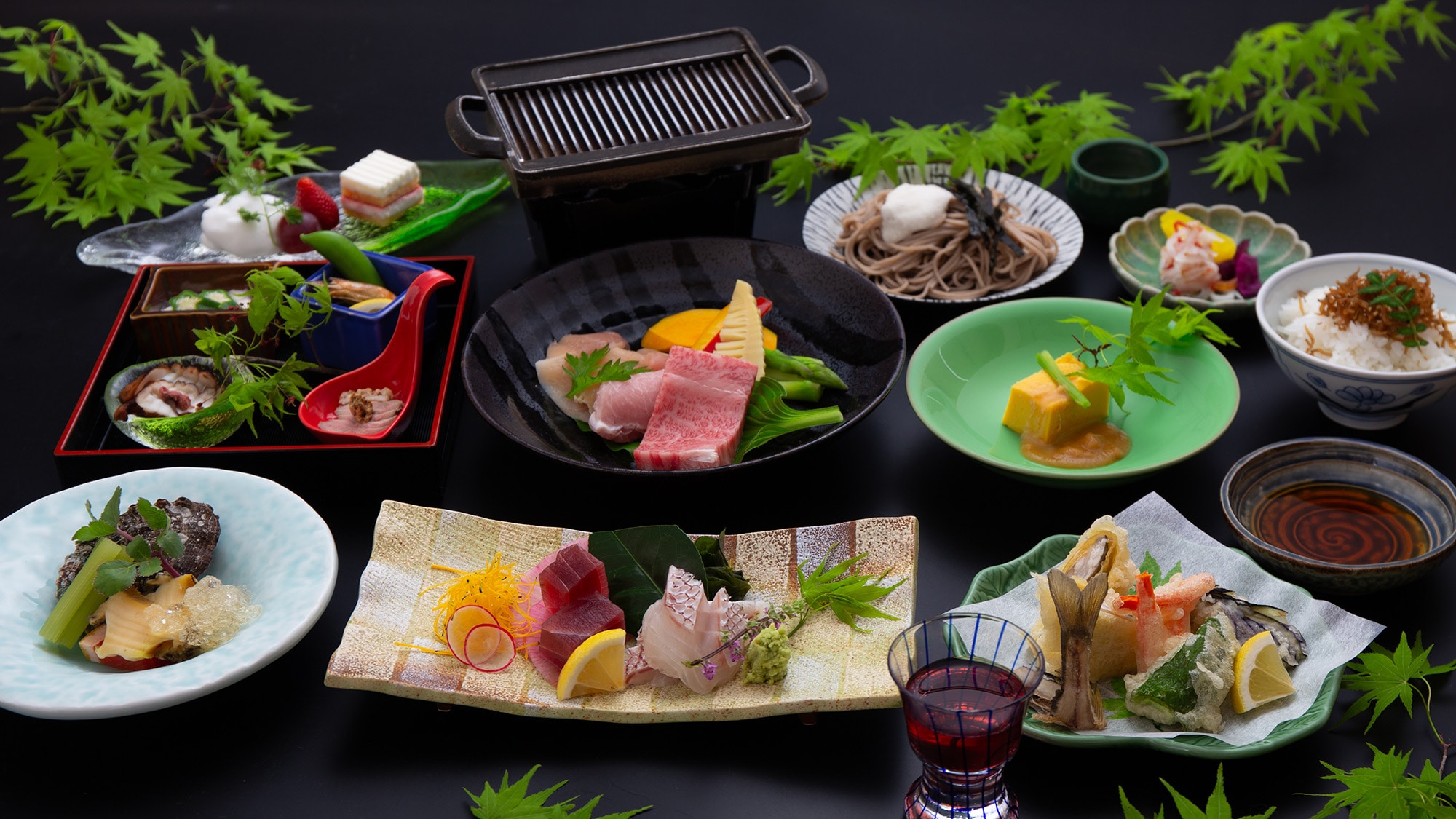 Masakan Kaiseki yang menampilkan hidangan lokal khas Tokushima dan wilayah Shikoku lainnya.