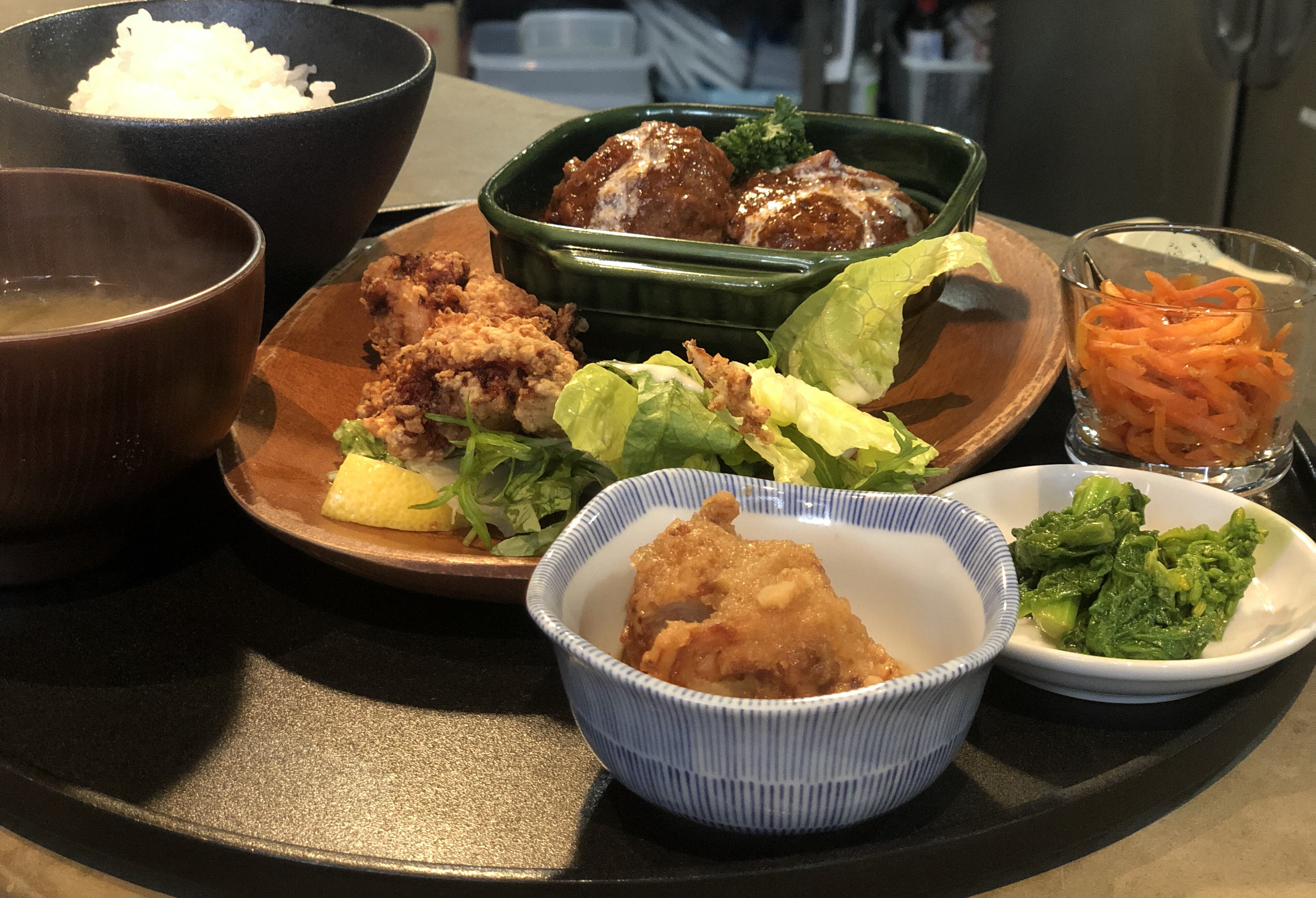 Tomono 唐揚 + 漢堡午餐（午餐）