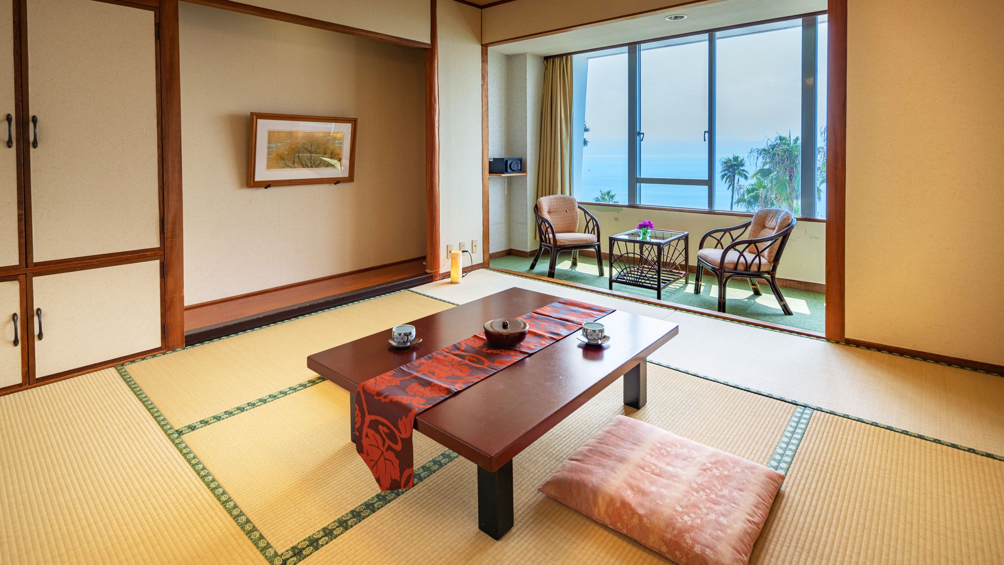 ■ Japanese-style room 8 tatami mats ■