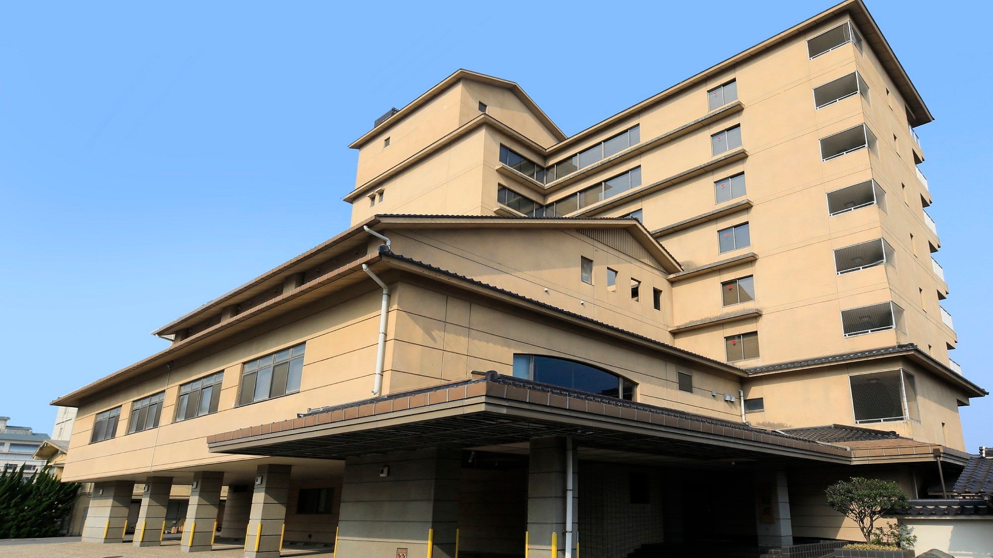 [Exterior] Daytime exterior