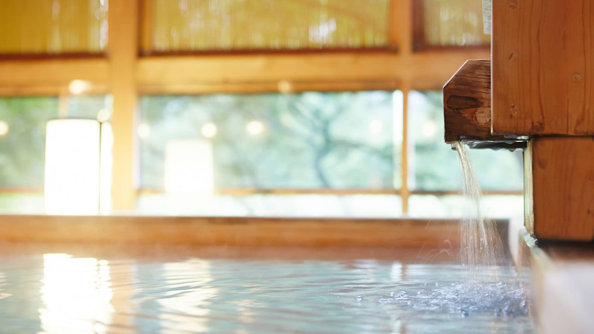 Large wooden bath "Keikoku no Yu"
