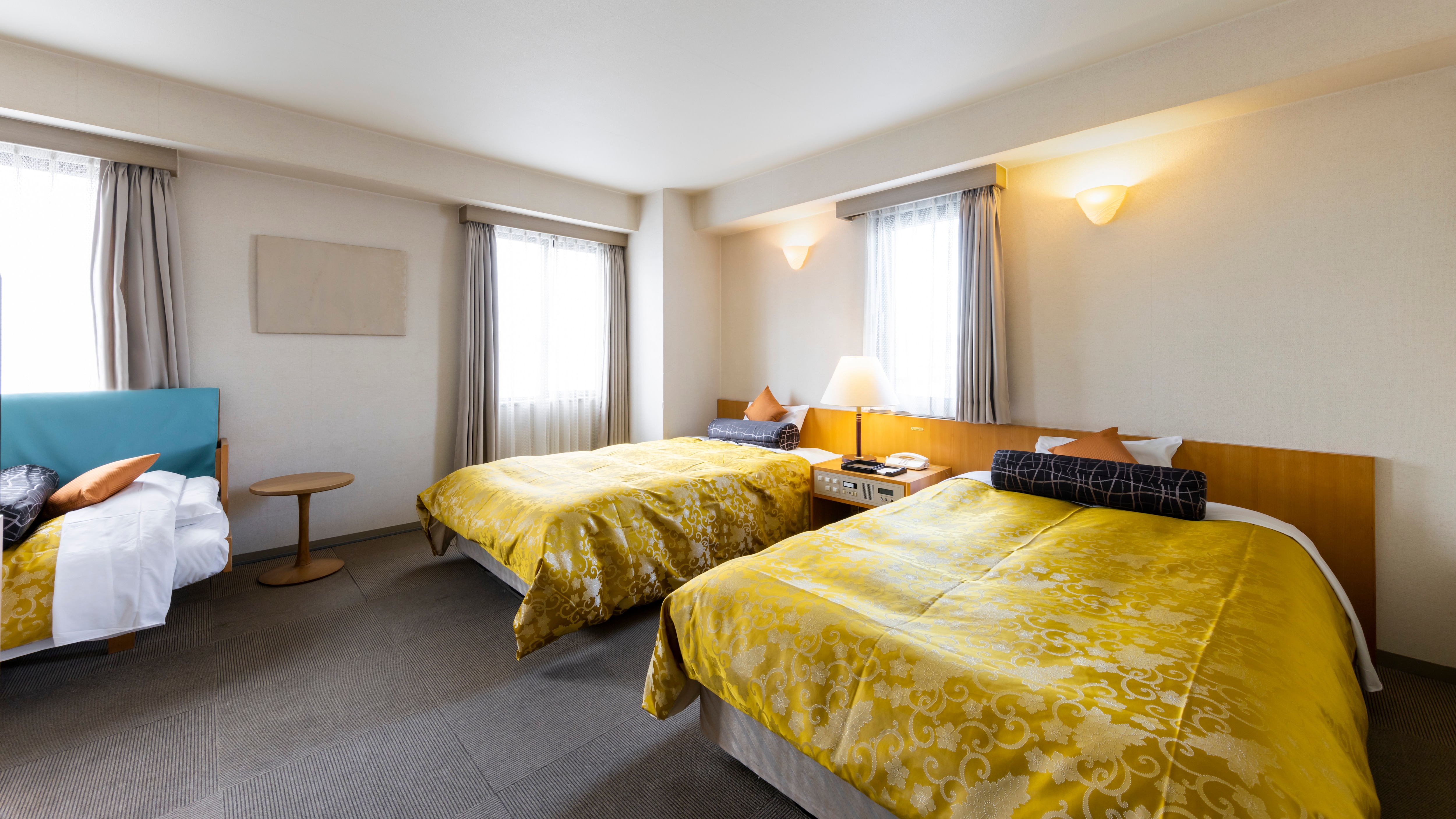 Click here for twin room specifications for 3 people