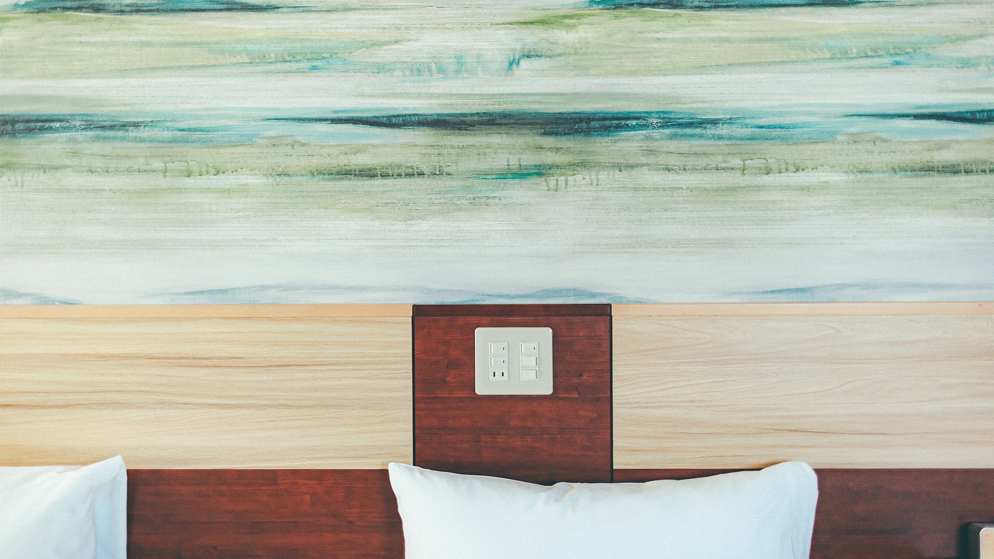 Room equipment-bed side outlet