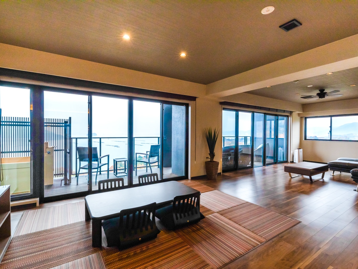 [Ocean Suite Room]