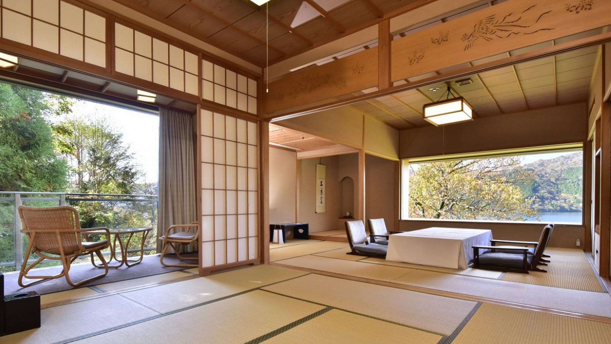 "Lakeside special Japanese-style room overlooking Lake Ashi with hot spring indoor bath"