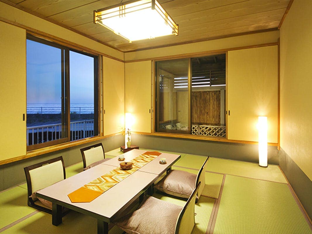 [Guest room with semi-open-air bath 10 tatami mats Shioka] Wrapped in an oriental scent