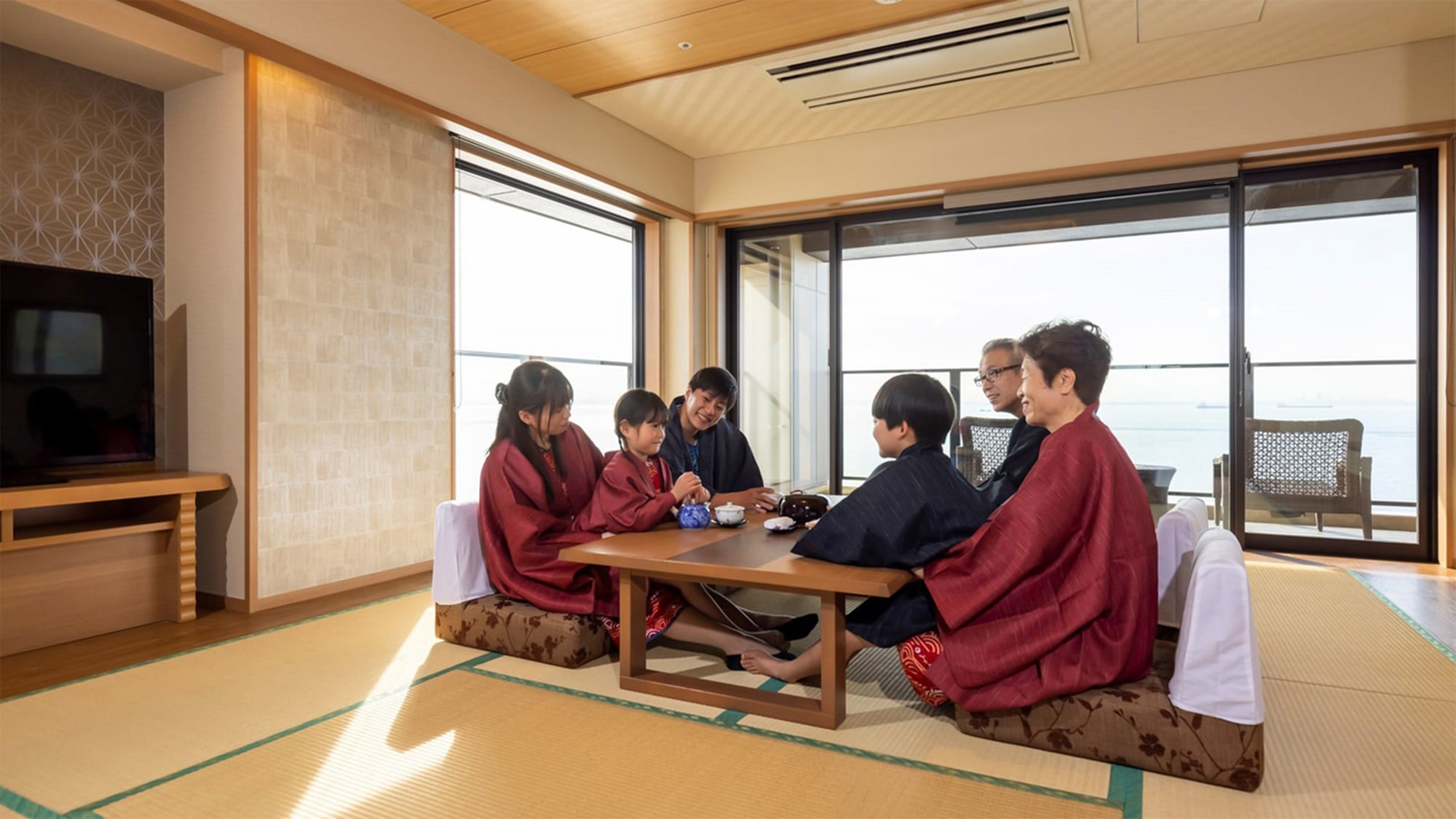 A spacious Japanese-style room in the VIP room