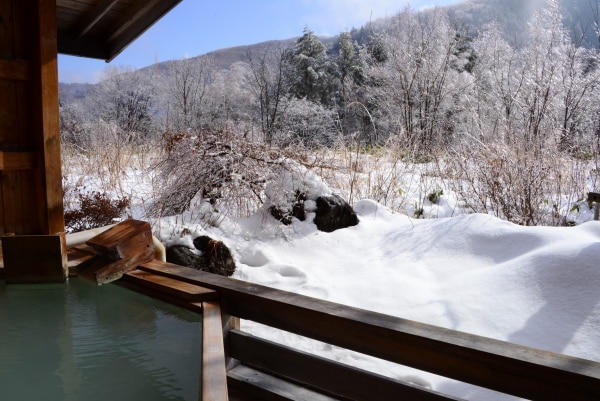 Private open-air bath in winter
