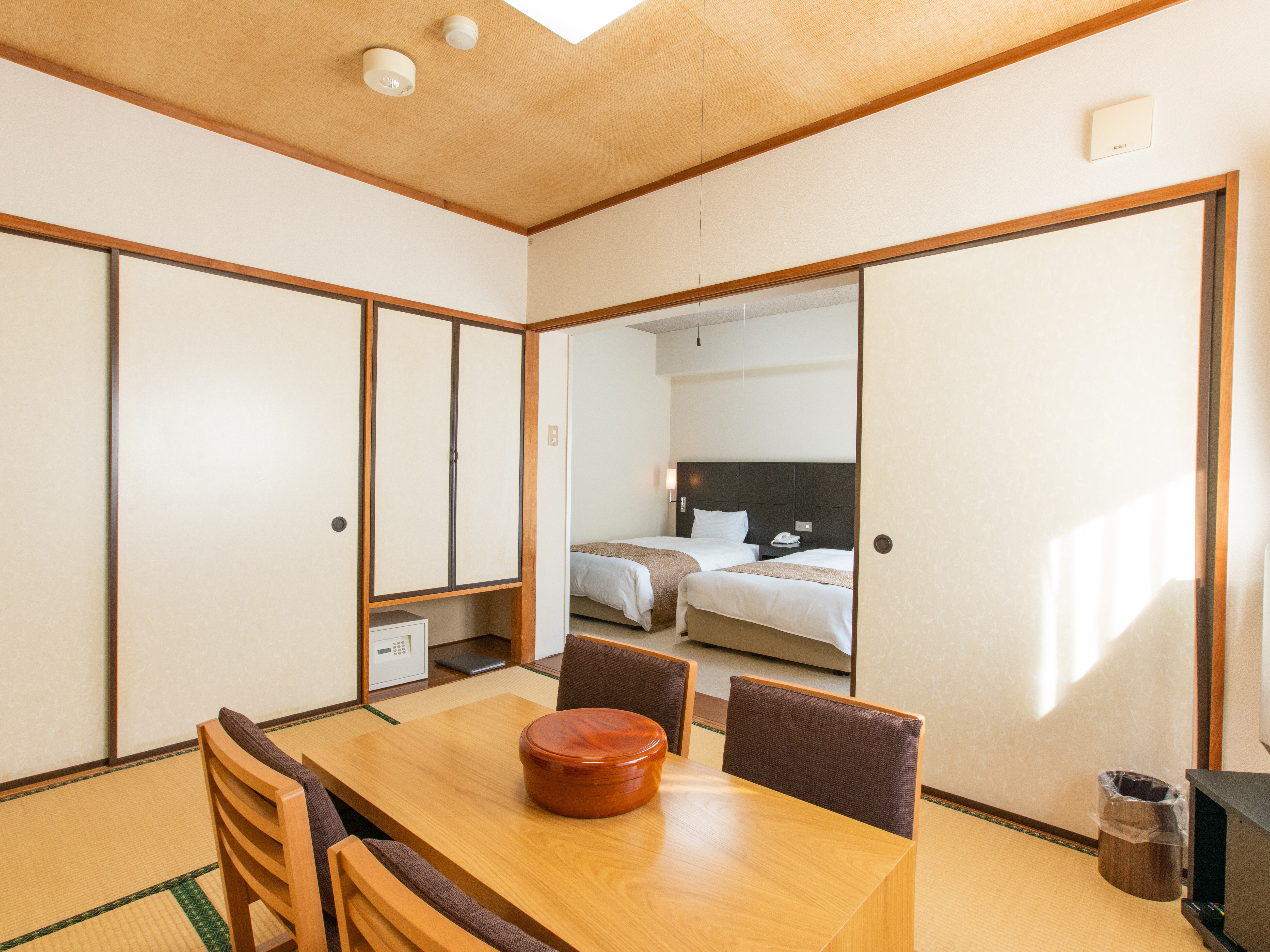 日式和西式房間示例]請在所有帶浴室和衛生間的房間裡度過輕鬆的時光。