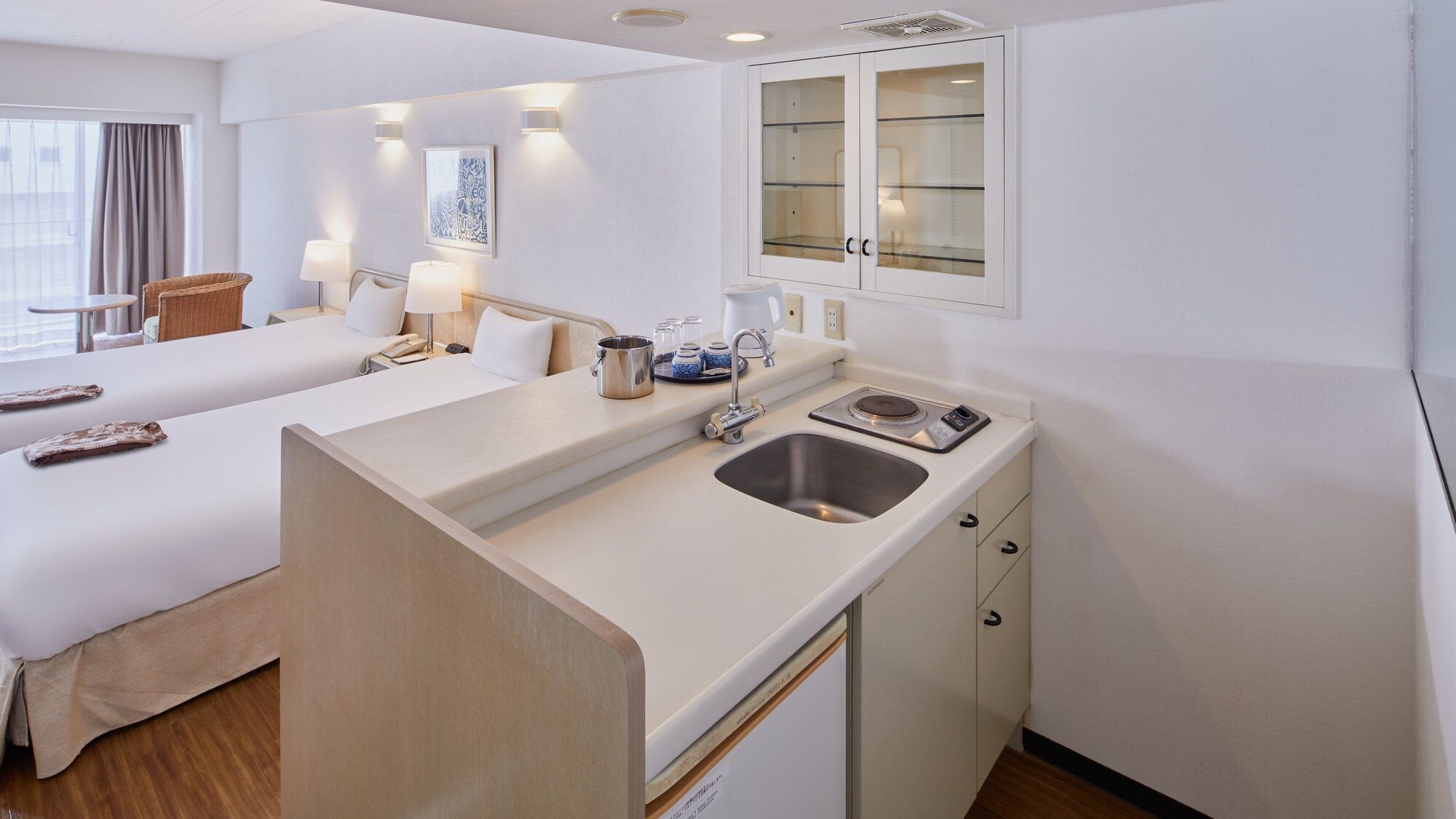 [Standard Twin Room / Western-style Room] Bringing the convenience of everyday life to a hotel. A standard Western-style room that combines functional beauty with relaxation.