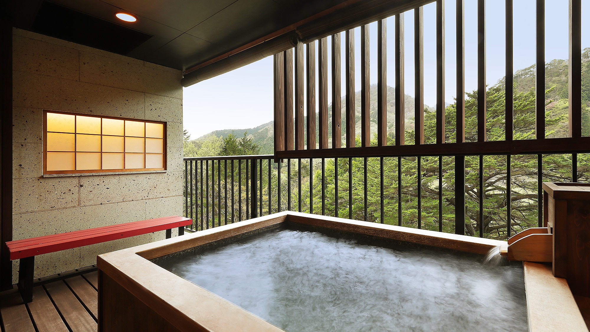 Kamar bergaya Jepang dengan pemandian terbuka "Sakura no Ma"