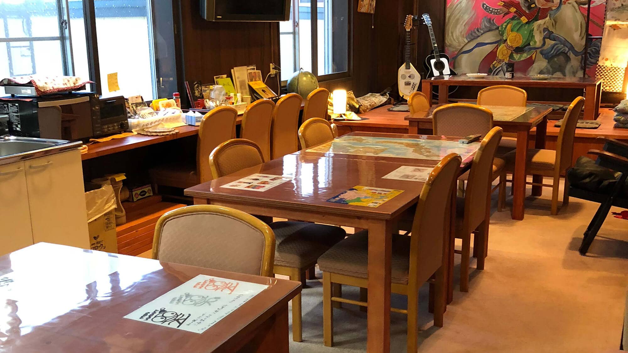 ・ A lounge with a shared kitchen and a digging space where everyone can chat