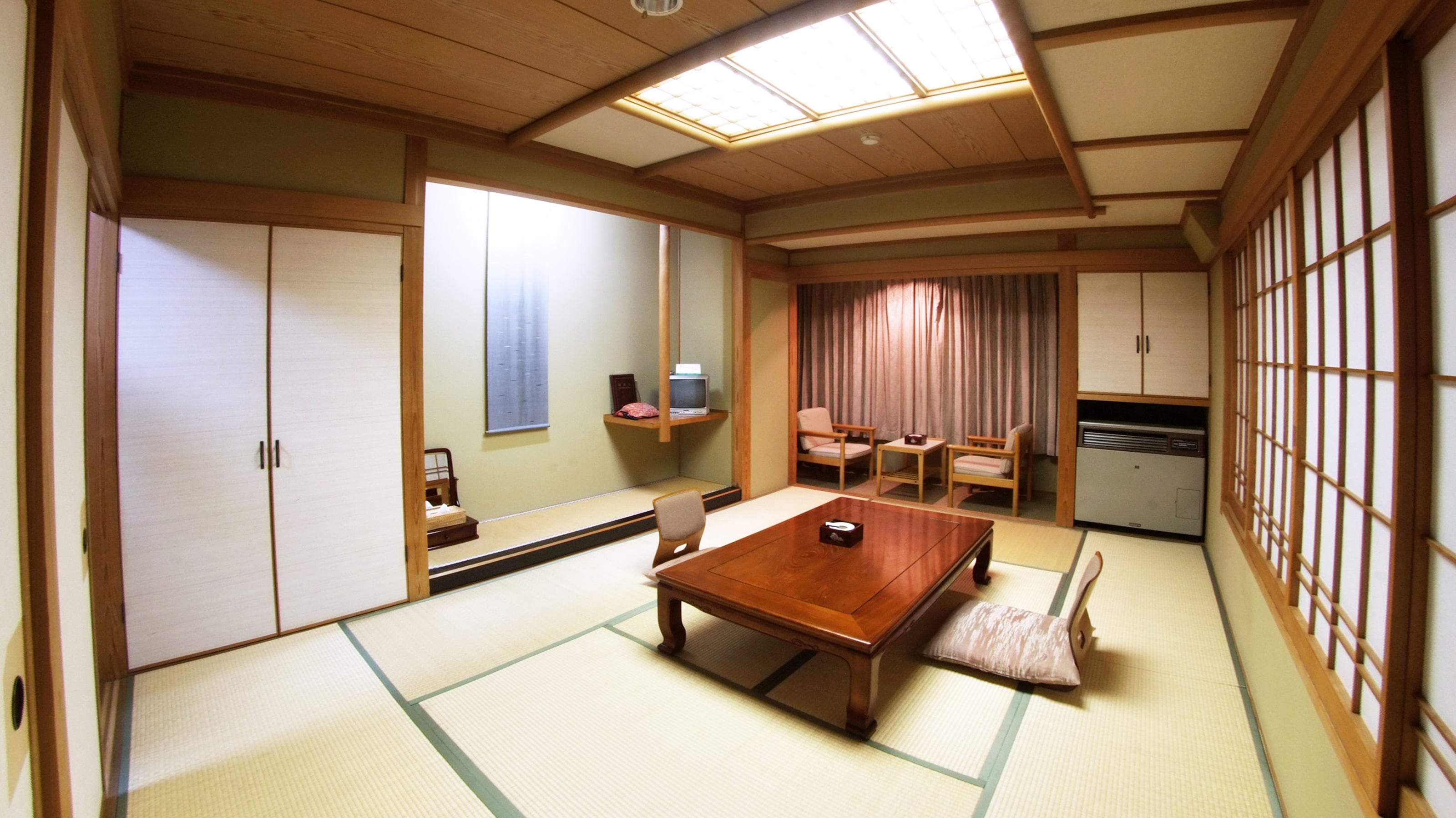 Japanese-style room (10 tatami mats) with toilet