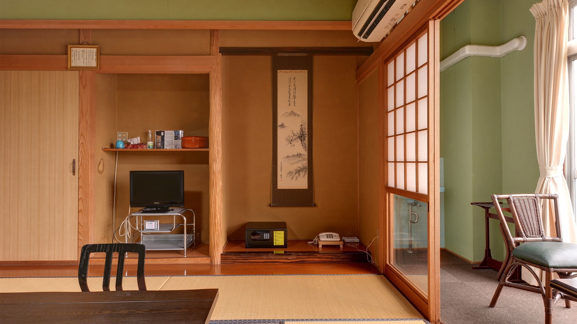 * [Room] Omakase Japanese-style room * Please spend a relaxing time on TV or chatting.