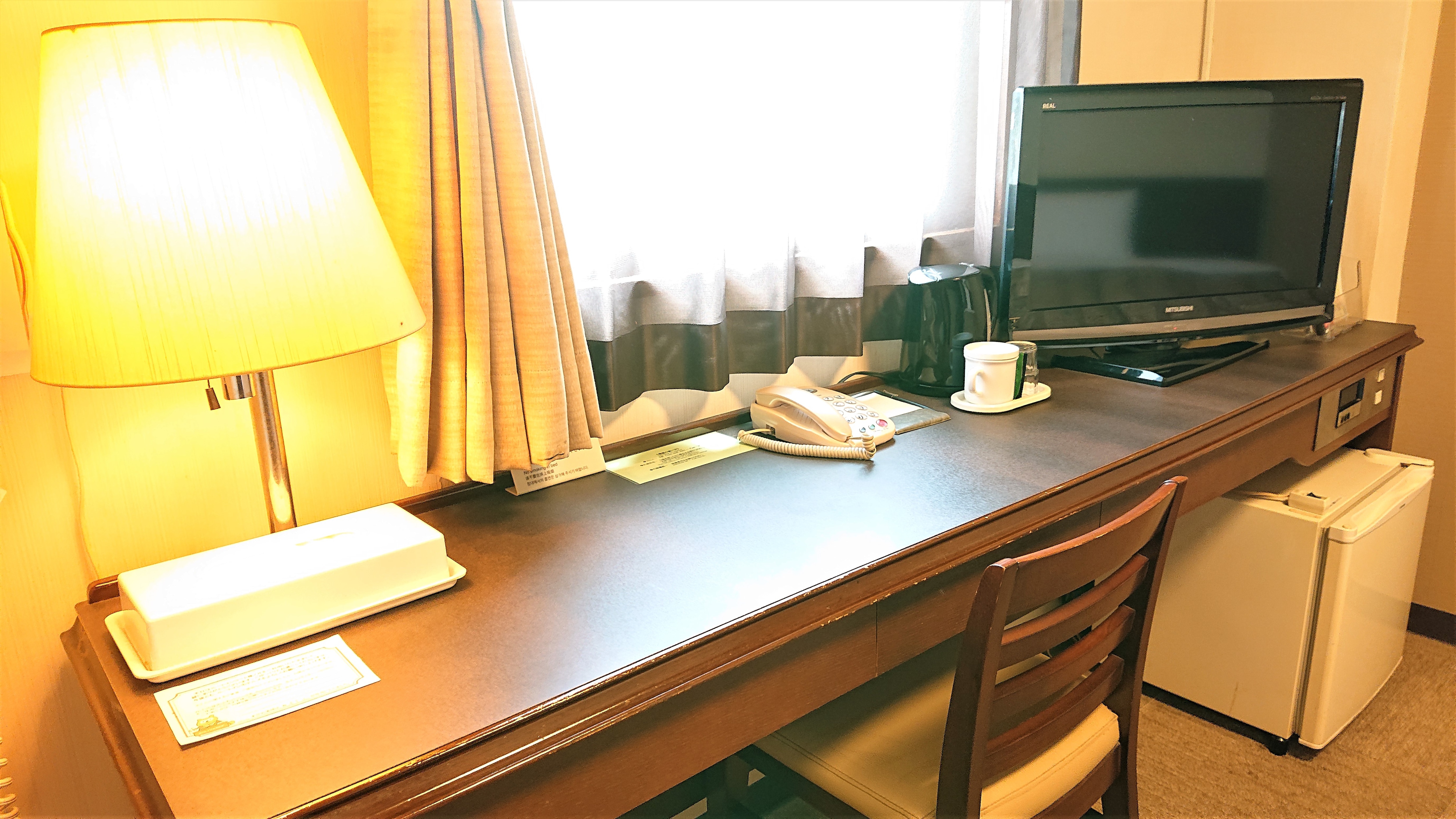 Meja kamar single (meja luas, ideal untuk pekerjaan kantor)