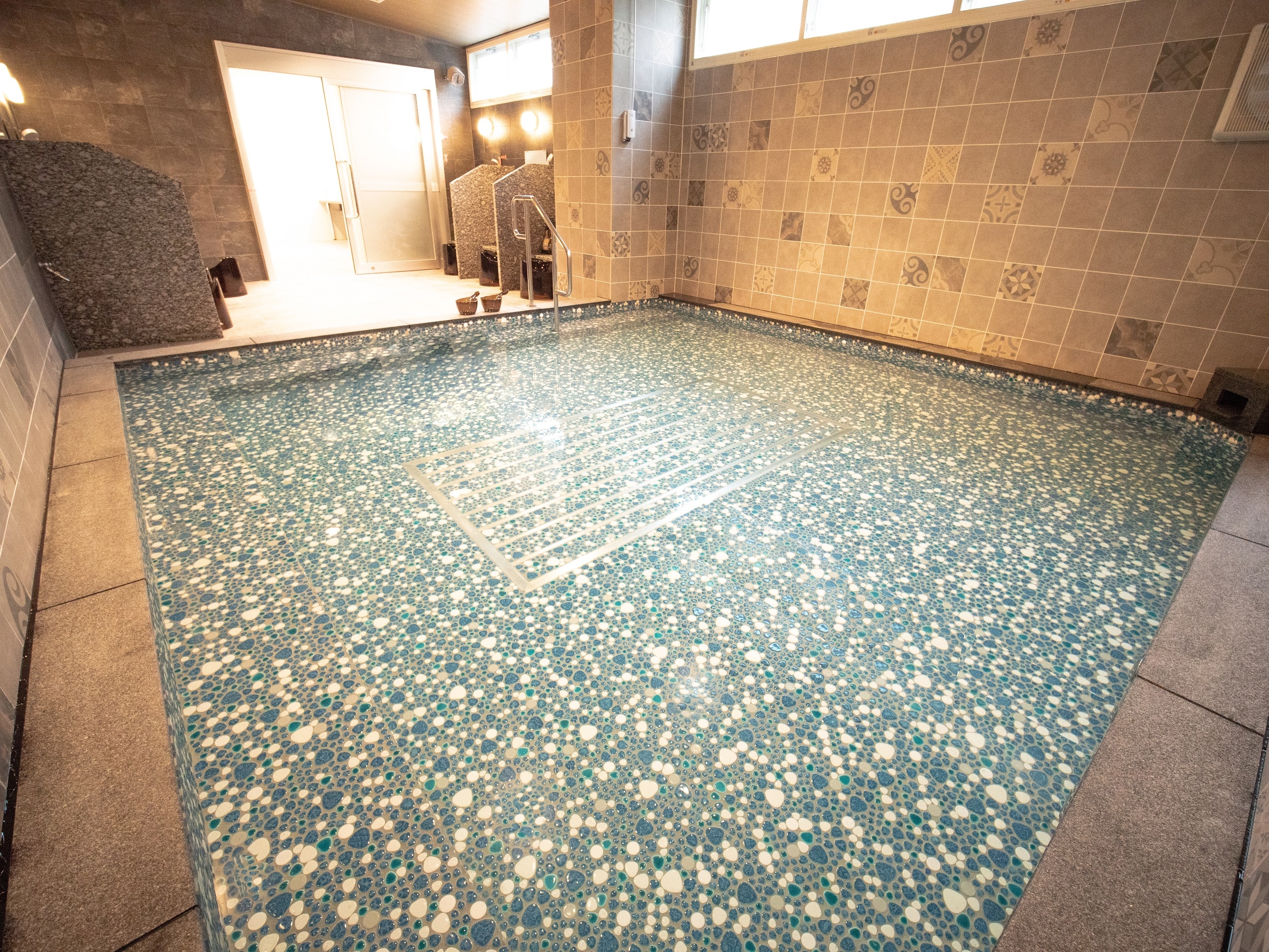 Men's large bath
