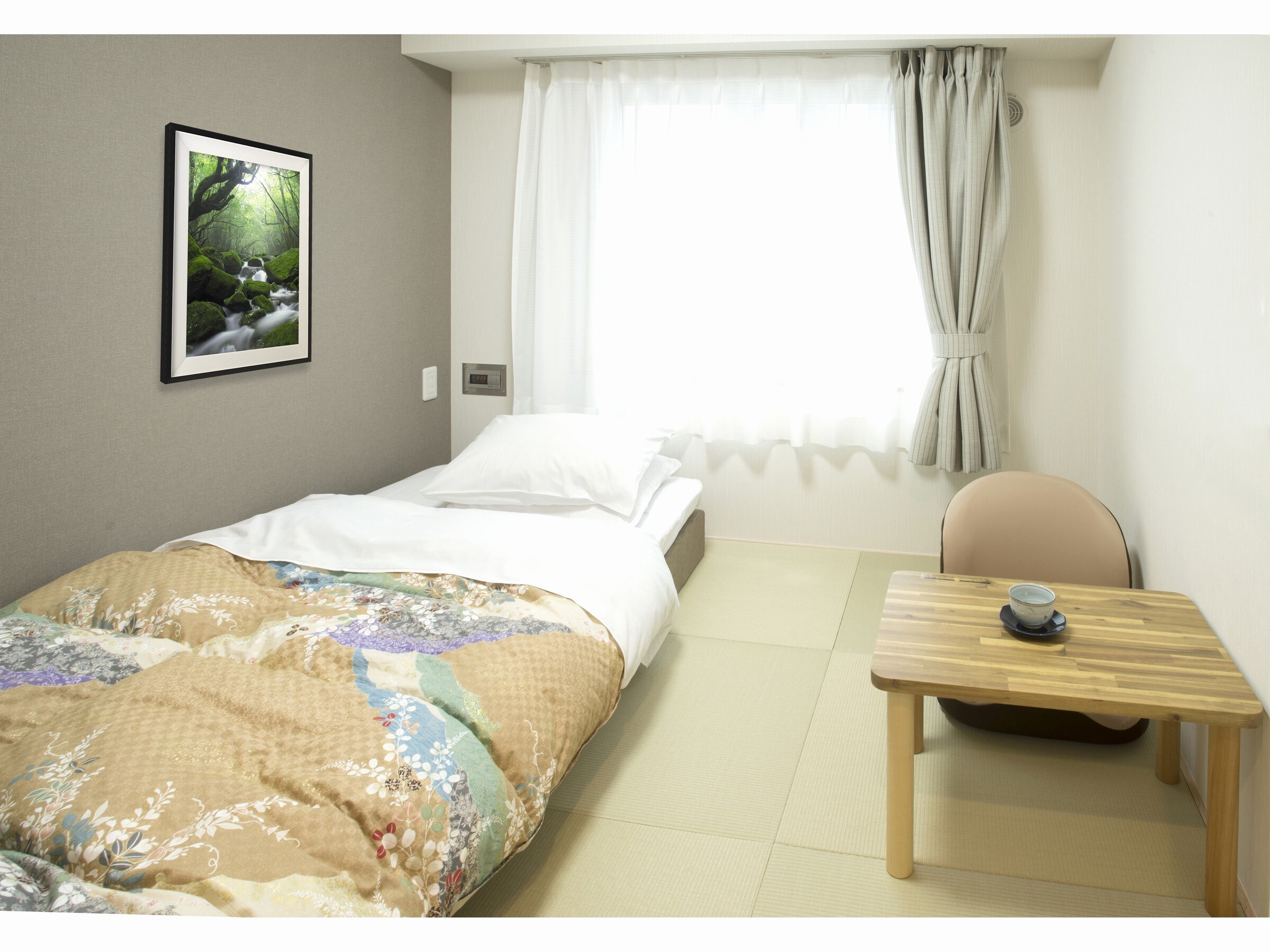 Single room [with toilet and shower booth]