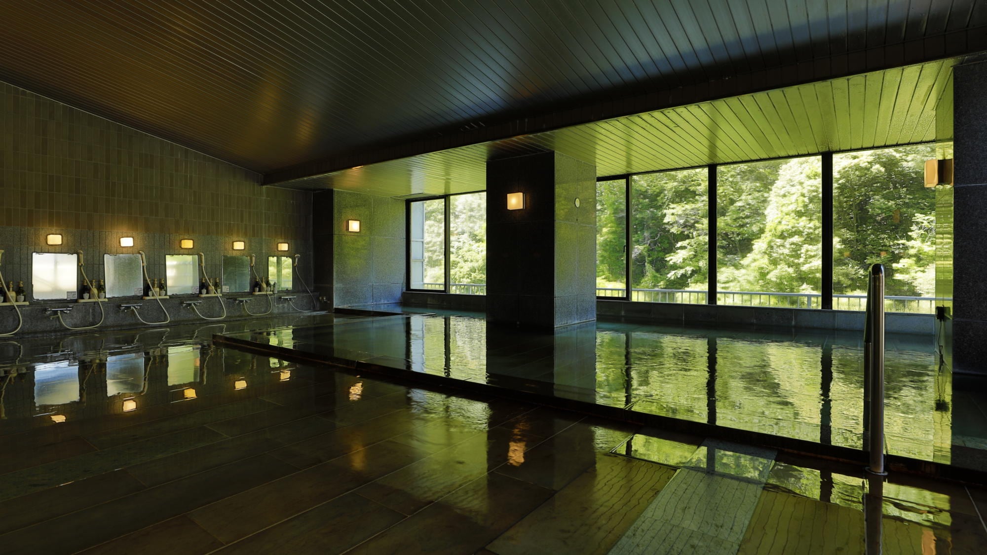 "Katsura-no-Yu" large bath (indoor bath)
