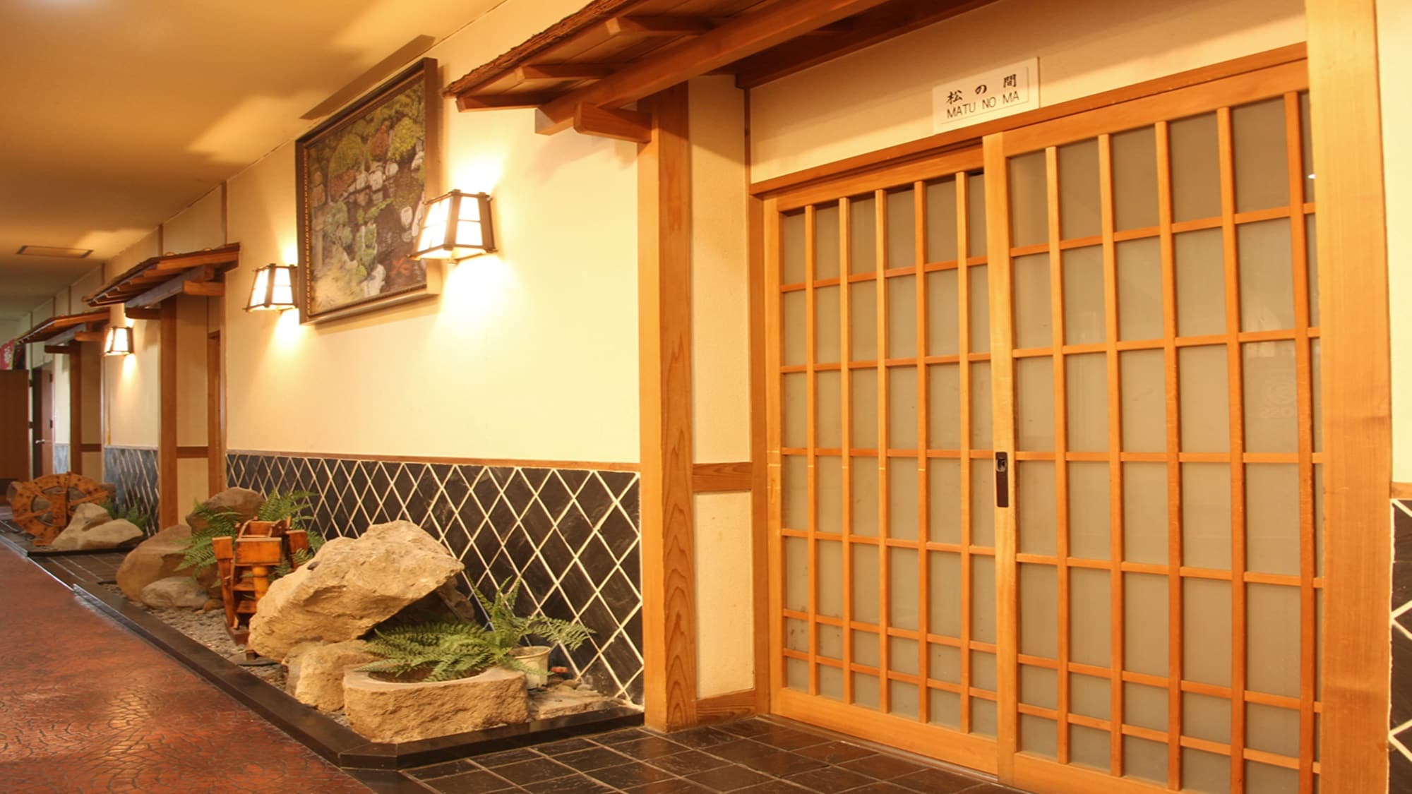 [Rooms] The entrance to the Japanese-style room also maintains a Japanese atmosphere.