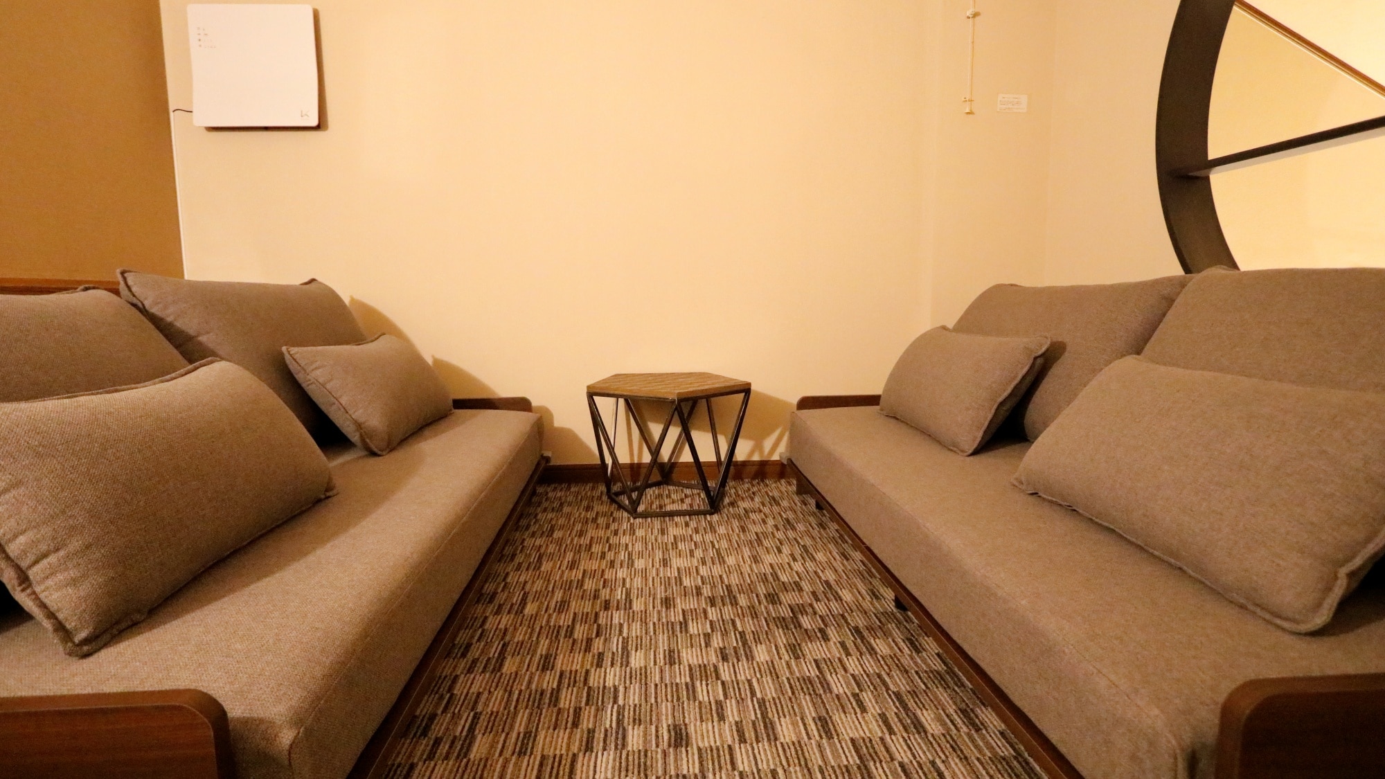 1st floor [Duplex Fourth] When used as a sofa, you can stretch your legs and relax.
