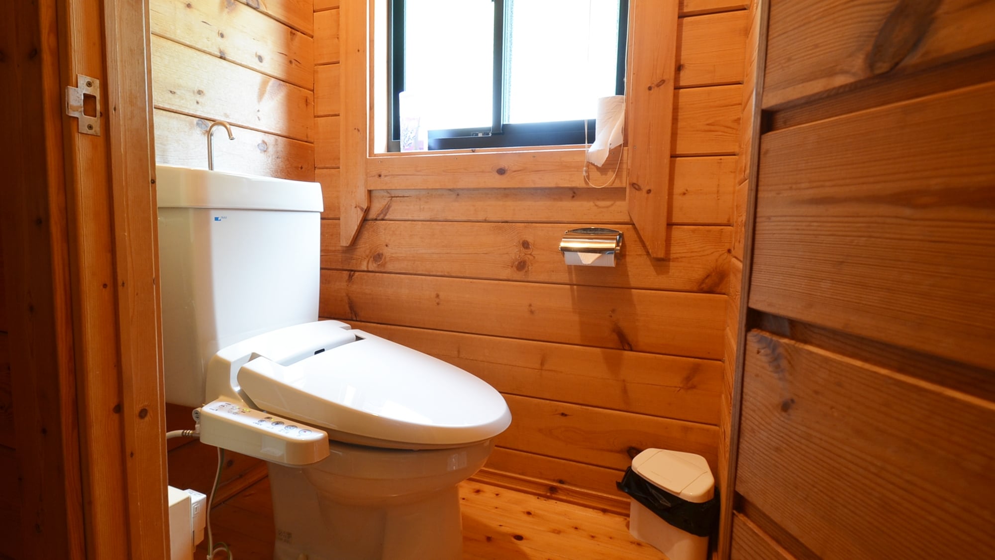 *Two-story cottage (with bathroom)