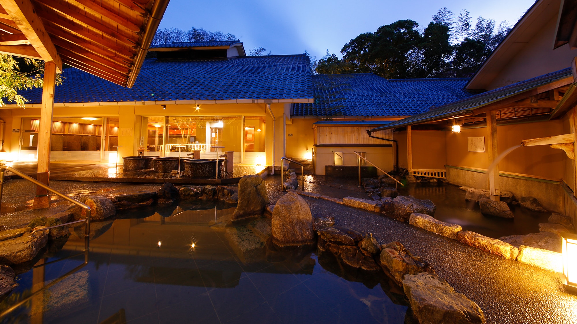 Large hot spring bath (for men)