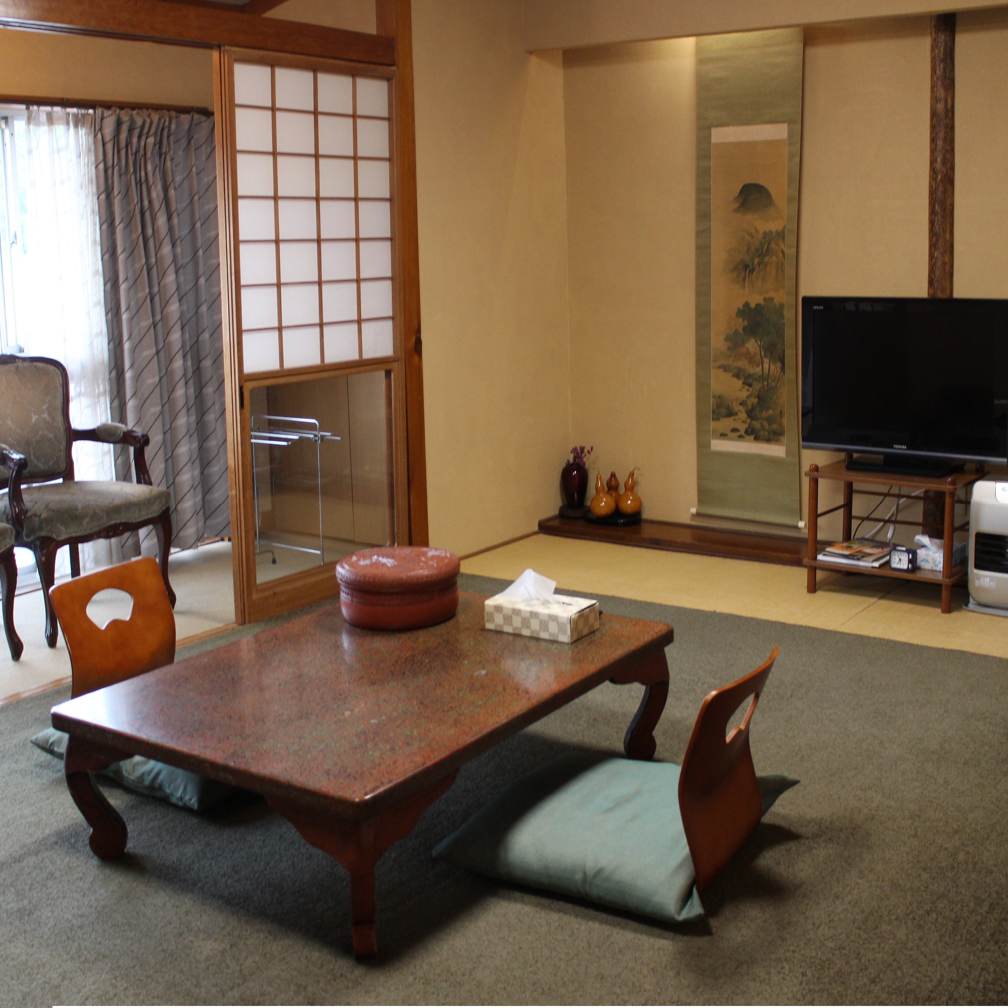 [Phòng khách] Phòng theo phong cách Nhật Bản rộng 12 chiếu tatami, thích hợp cho kỳ nghỉ gia đình hoặc chuyến đi theo nhóm.