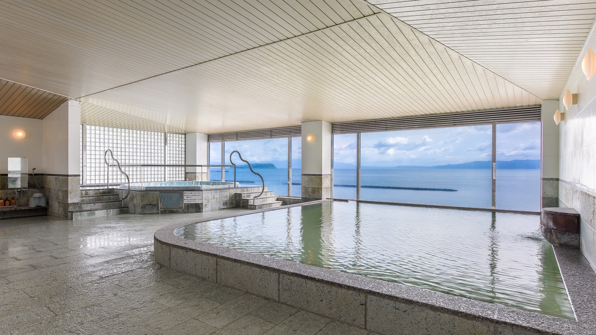 Large public bath on the 5th floor