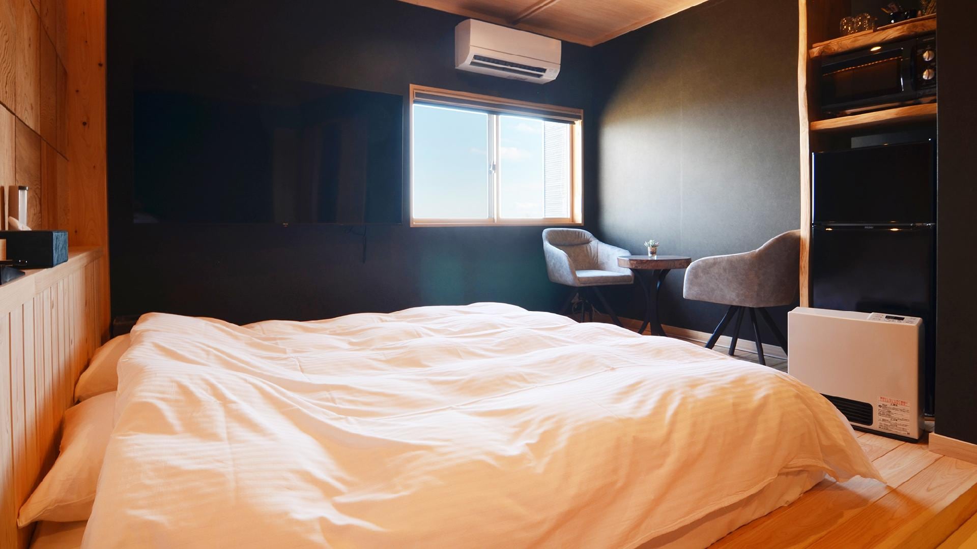 ・Spring Scene: Bedroom