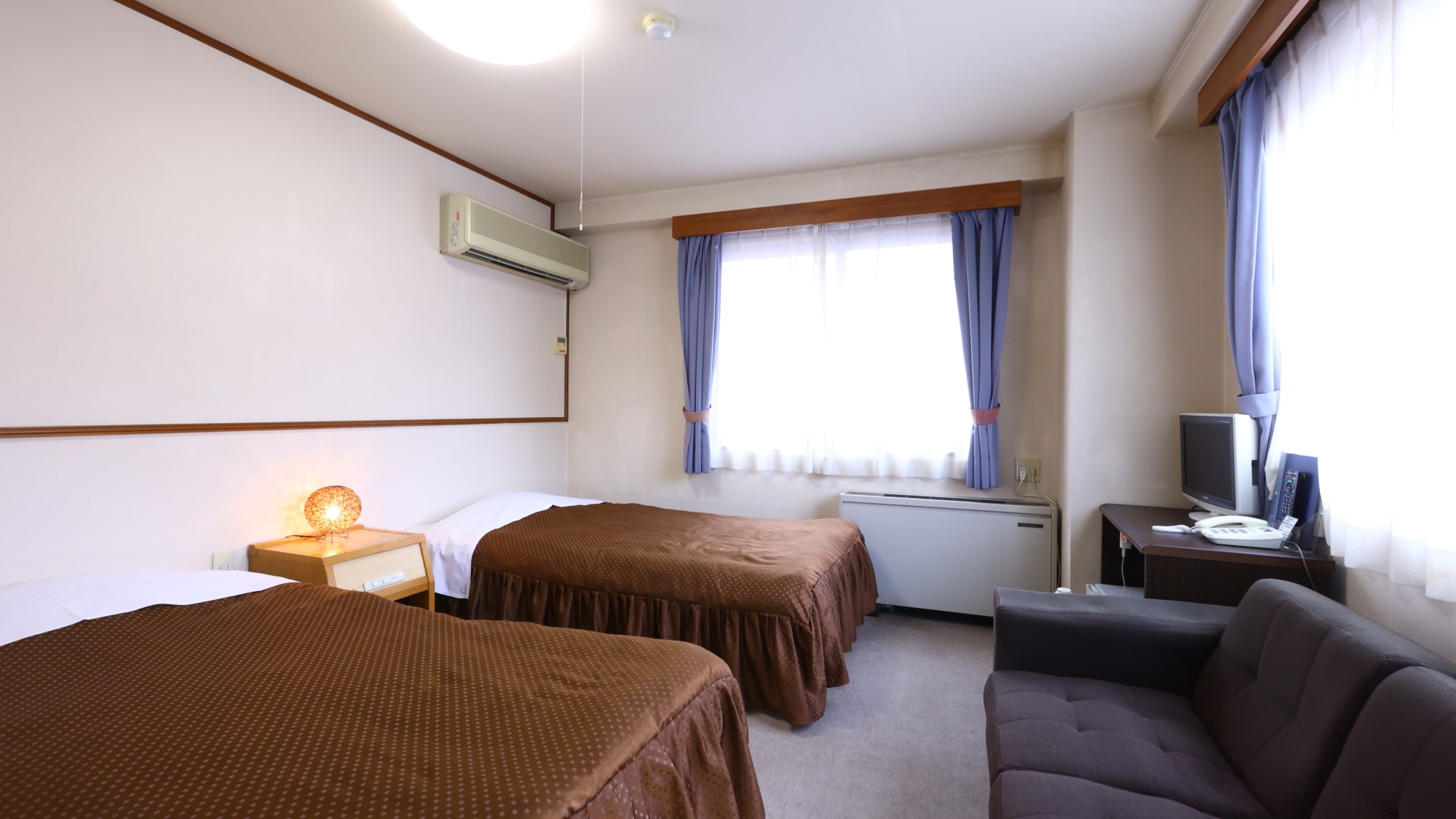 An example of a Western-style twin room. Equipped with air conditioning. Please relax slowly.
