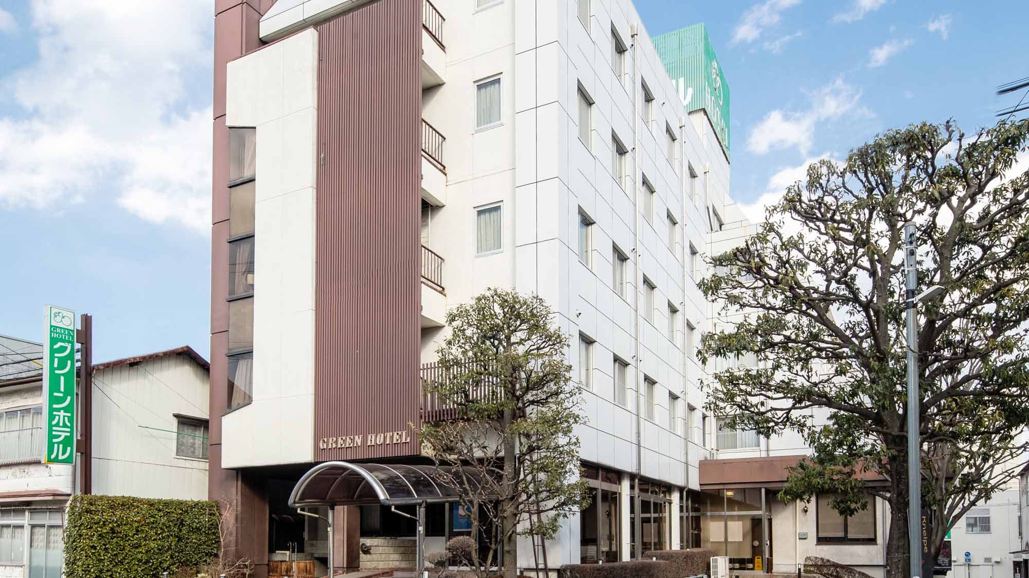 * Exterior: 1 minute walk from Komagane Station & 5 minutes by car from Komagane IC on the Chuo Expressway! There is also a men's bathhouse ♪