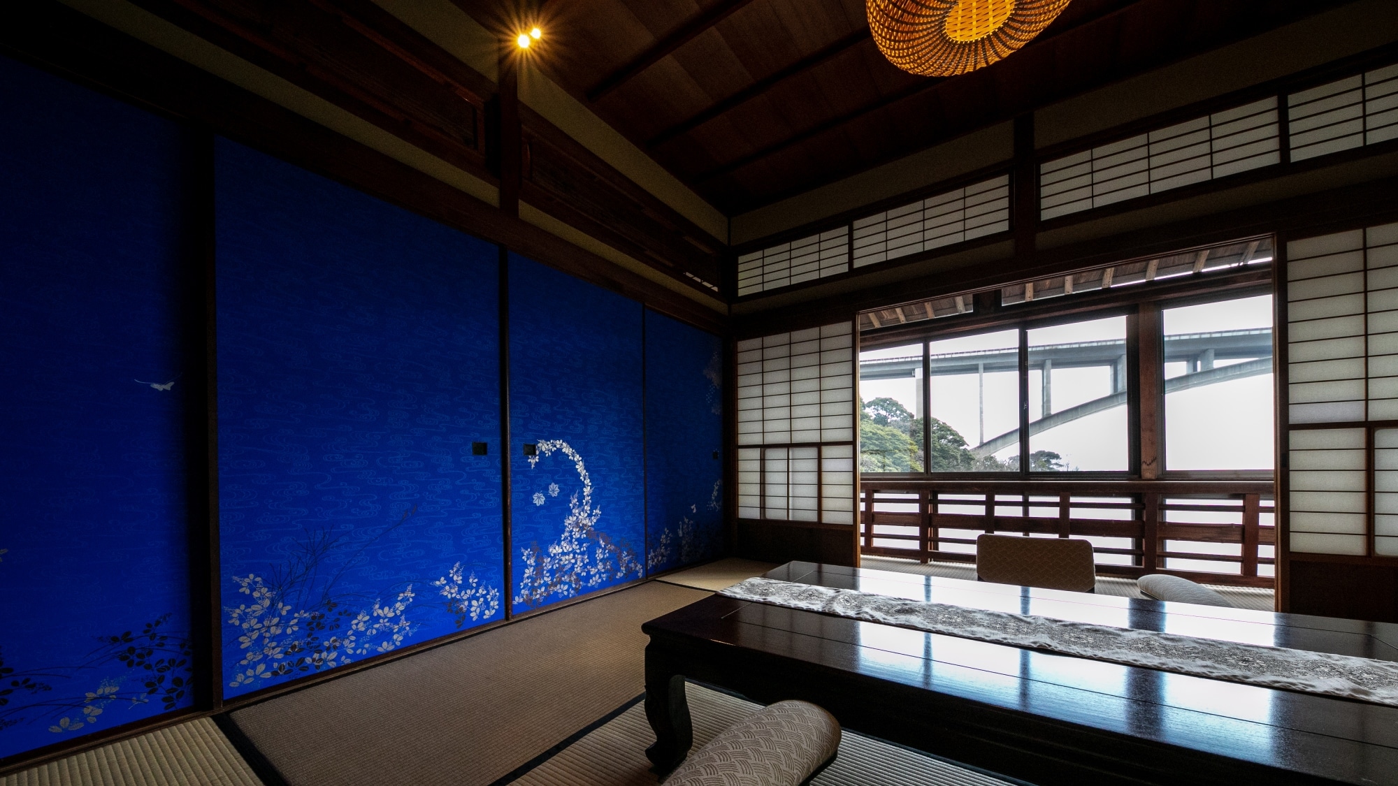 [Special room] Japanese-style room with free-flowing hot spring (8 tatami mats + 6 tatami mats)