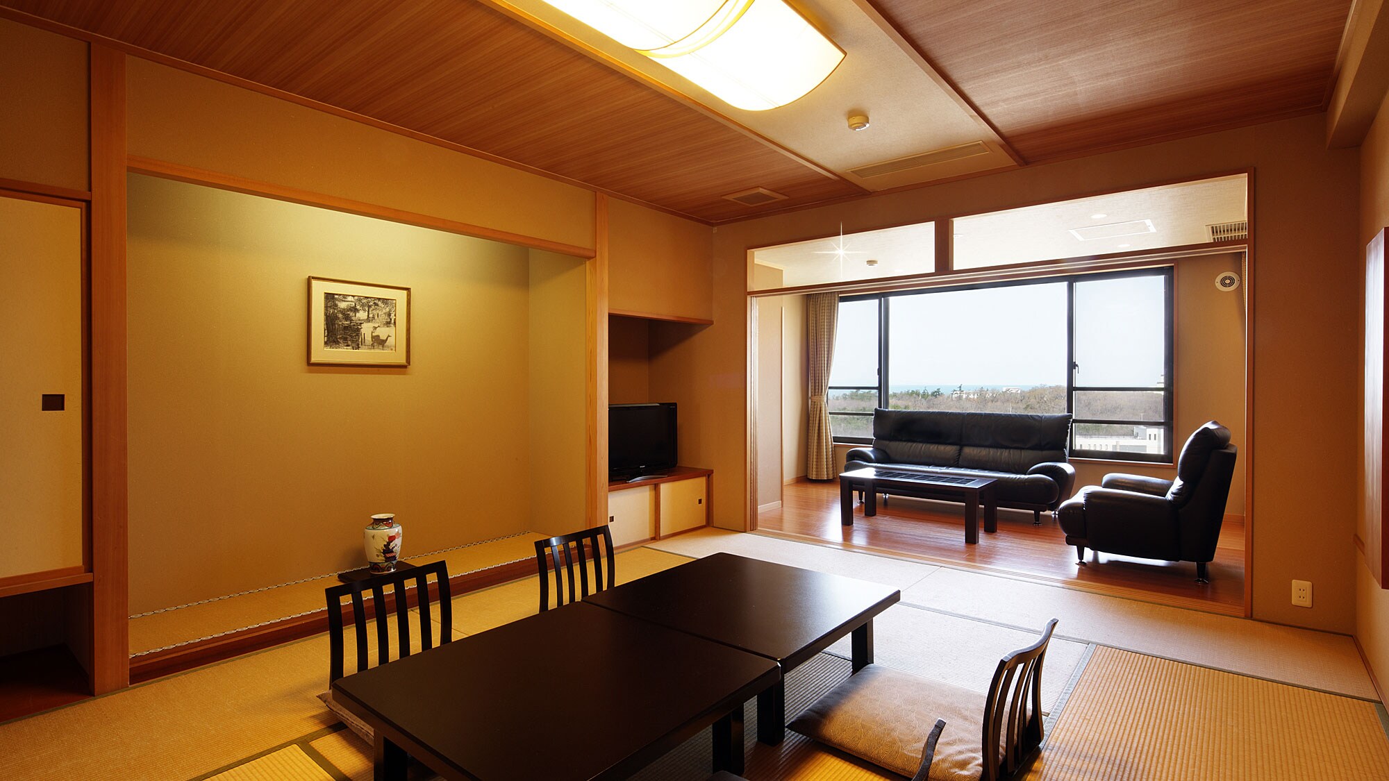 Relaxing Japanese-style room [East Wing]