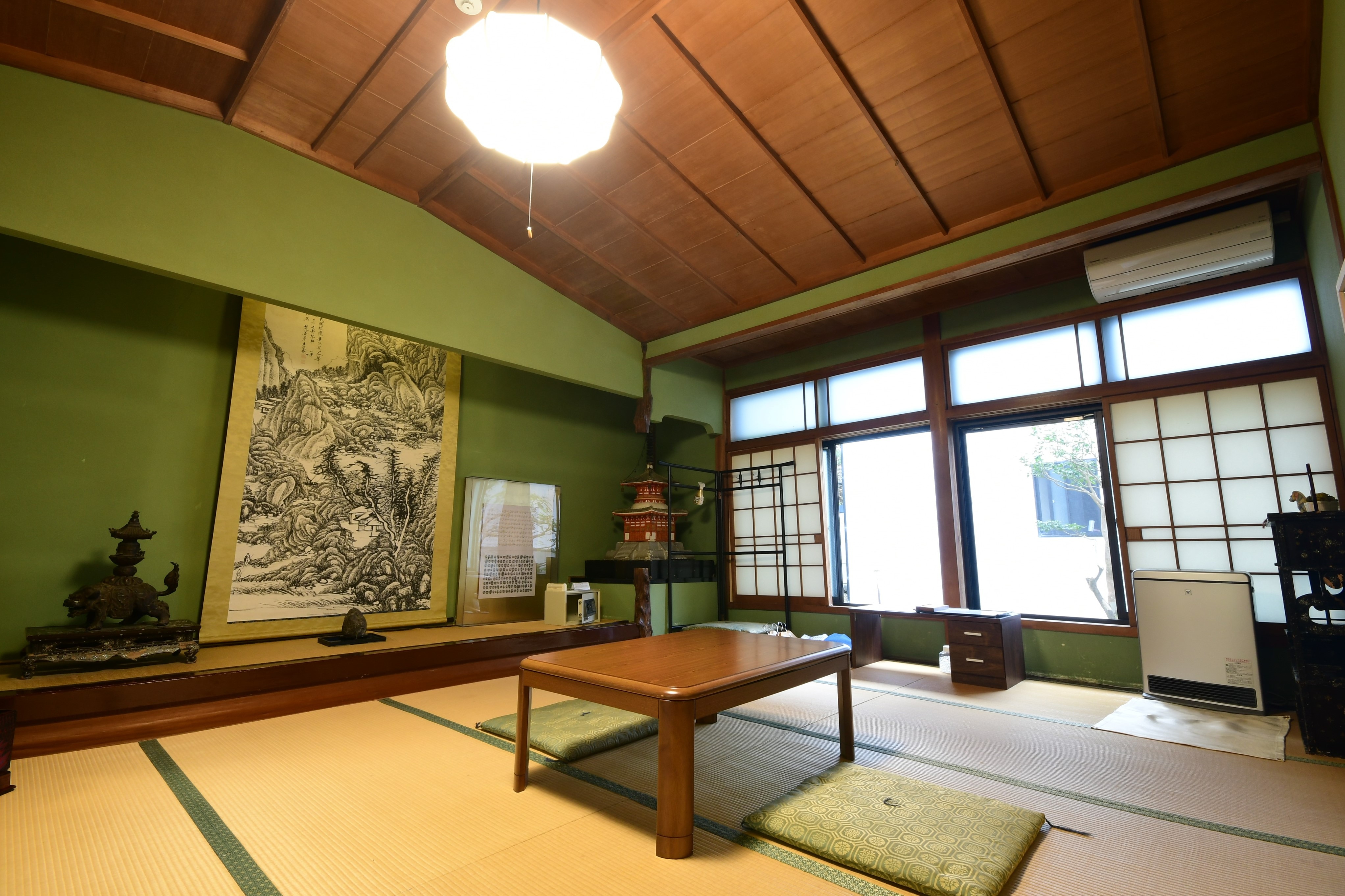 Example of a Japanese-style room (11 to 12 tatami mats)