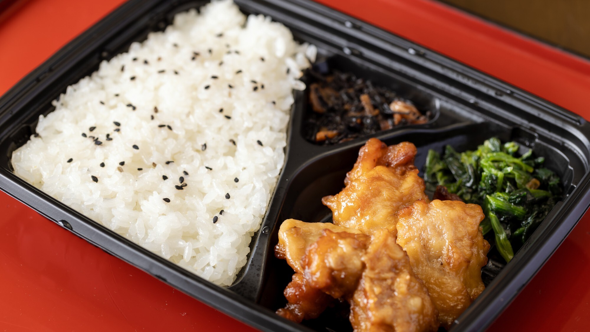 Hình ảnh hộp cơm bento gà rán (bento đông lạnh).