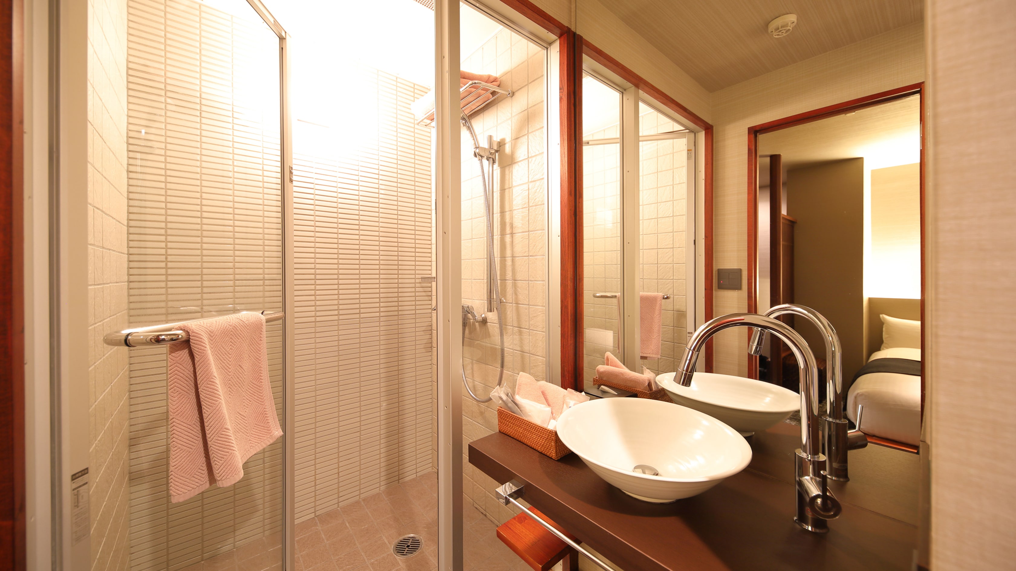 [Kamar Double Nyaman] | 15 meter persegi | Kapasitas: 2 orang