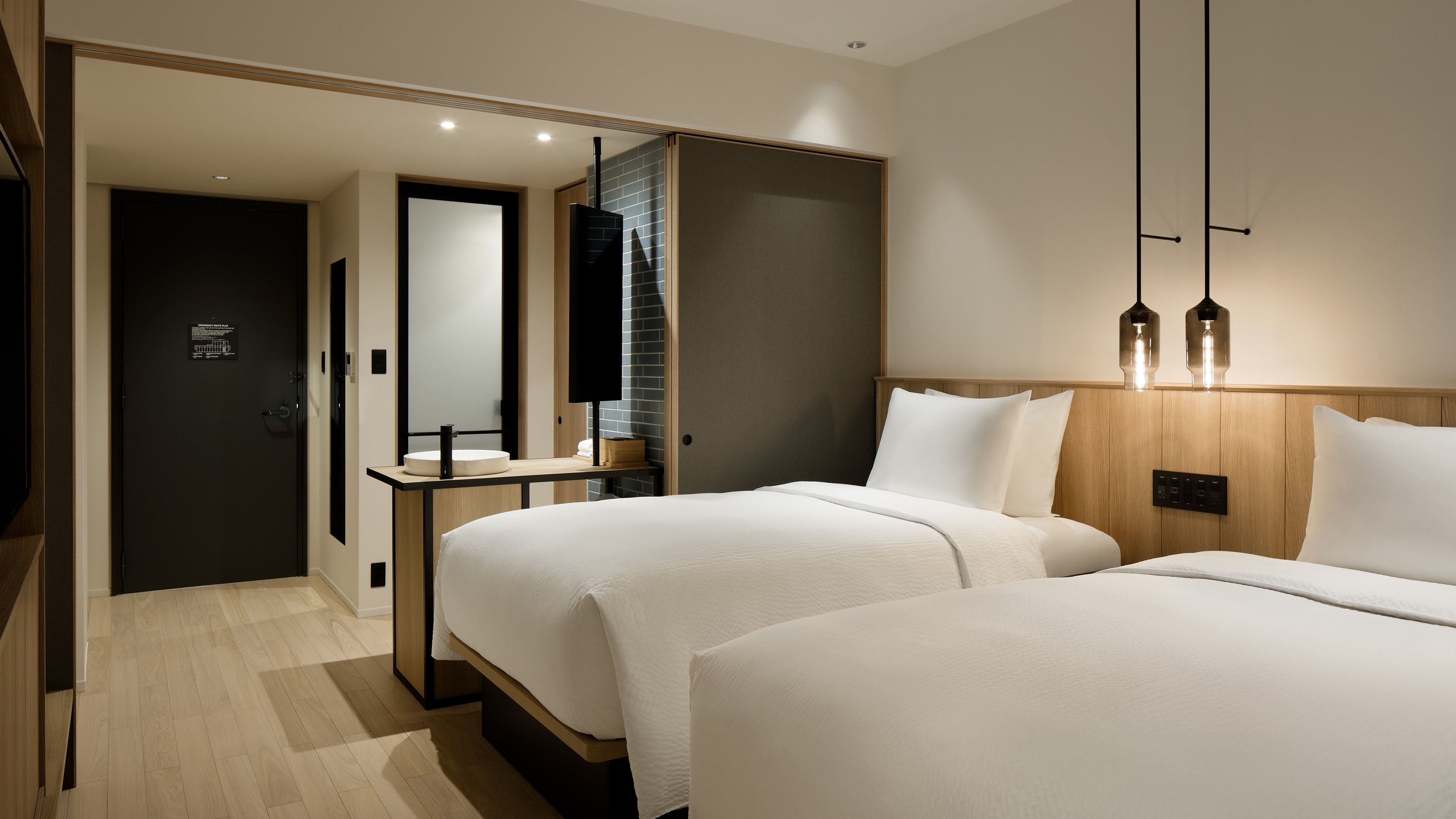 双床房：25平米，无烟，床宽120厘米，在简约而温馨的空间中放松身心。