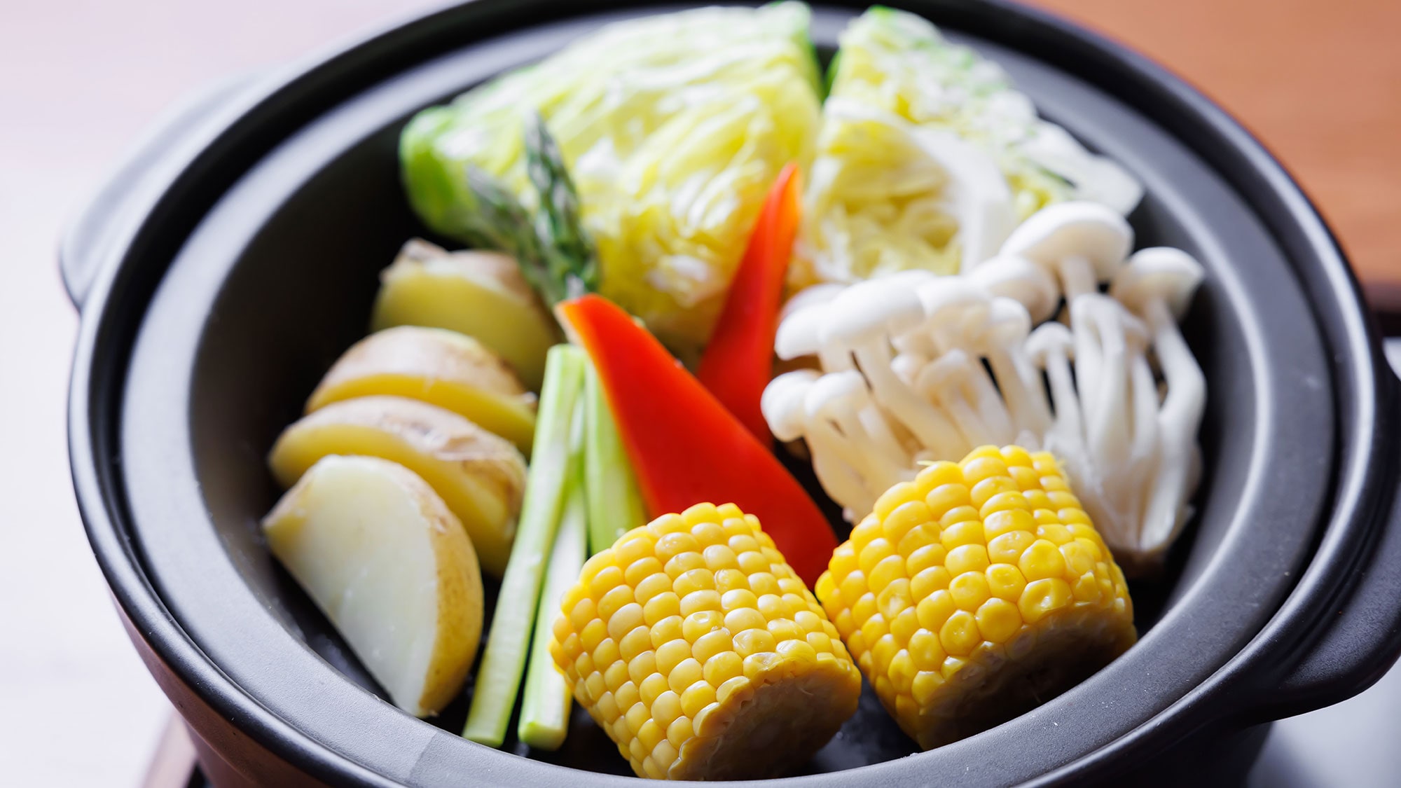 [Sakurabo] Steamed in a clay pot with plenty of summer vegetables