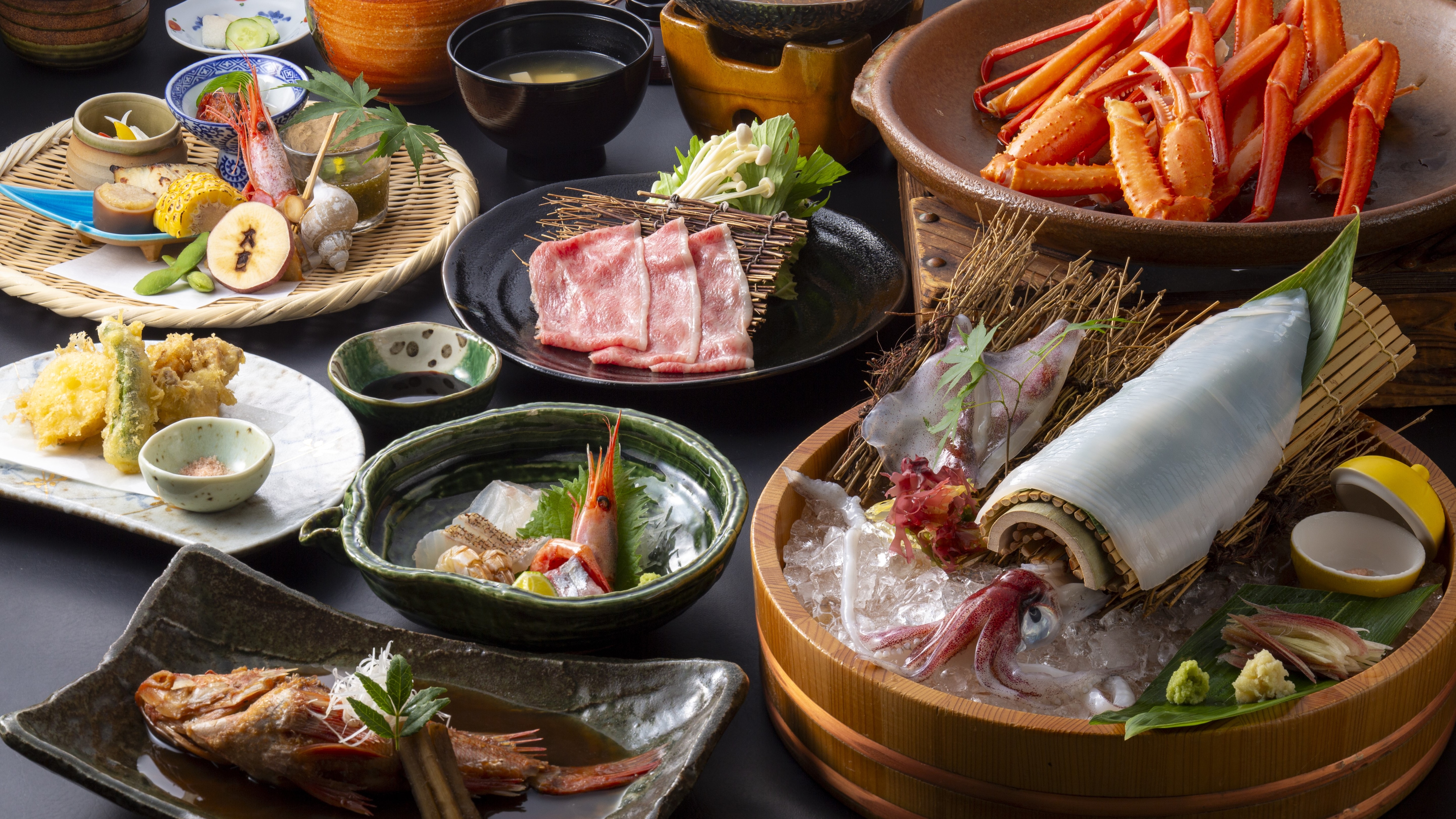 [Summer only - Freshly caught white squid banquet + Kasumi crab teppanyaki] Enjoy the sweetness of freshly caught white squid!