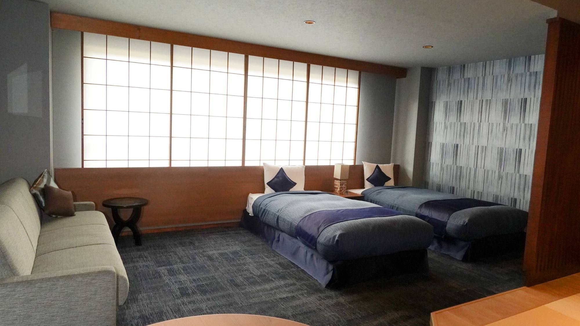 [East Wing <Corner Room> Renovated Japanese-Western Room] A comfortable room with a comfortable twin bed and relaxing tatami mats.