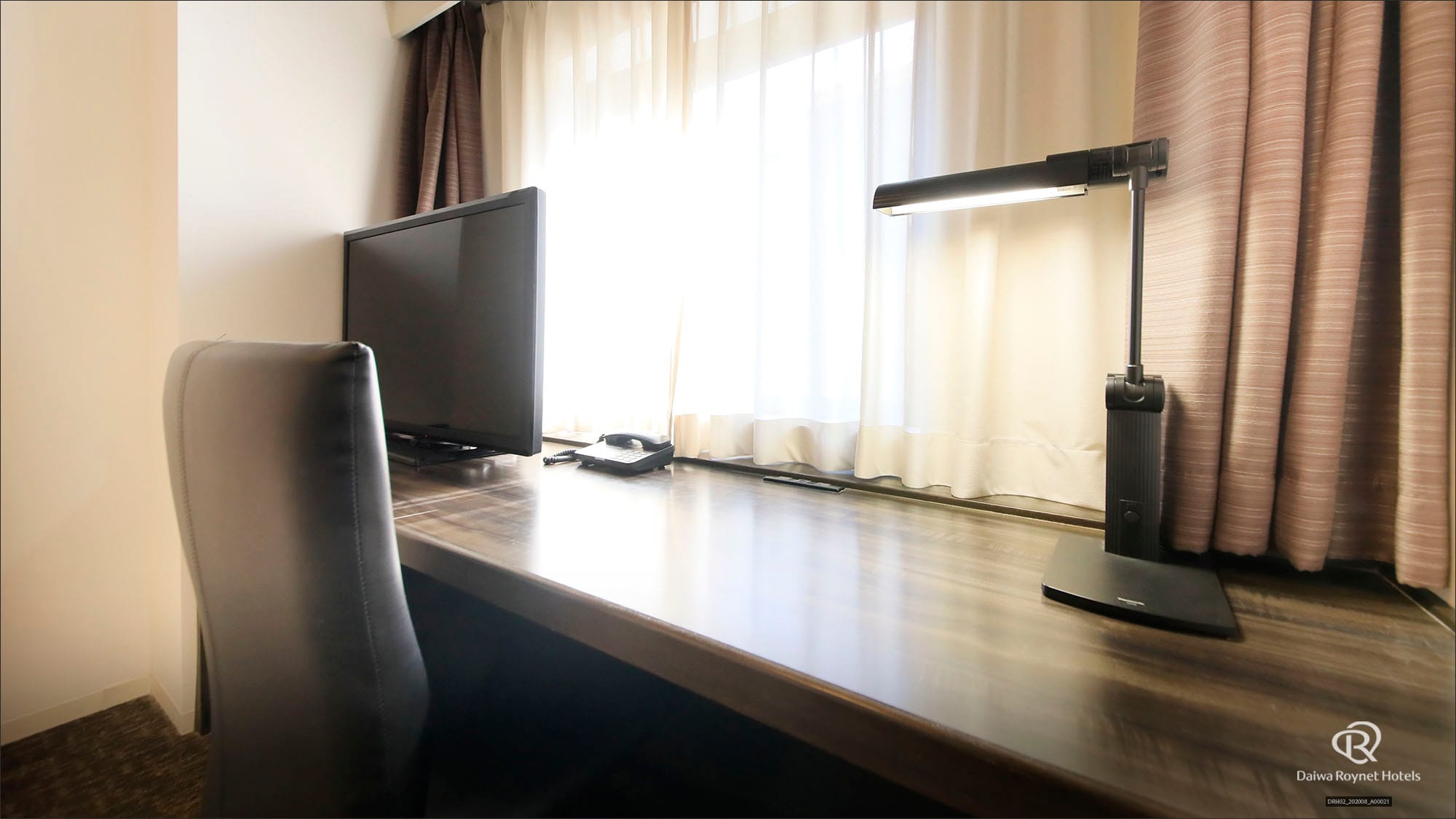 Standard room desk