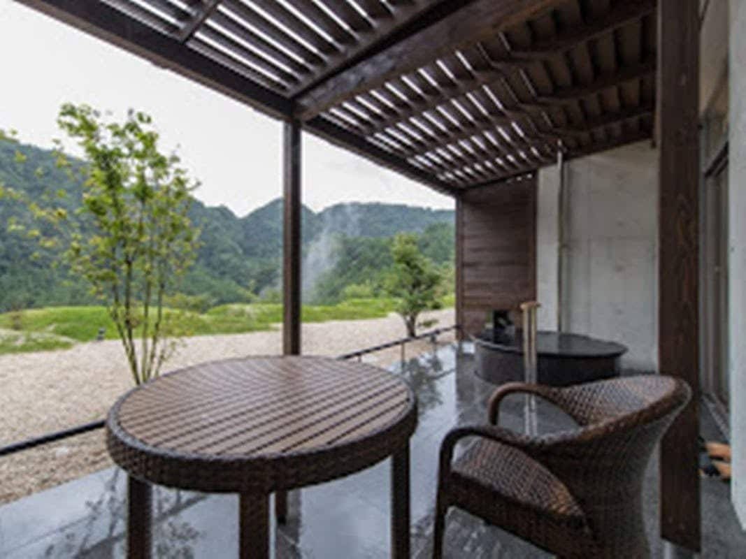 [Onsen open-air bath, main building Japanese and Western room] (Nanko) [No smoking]