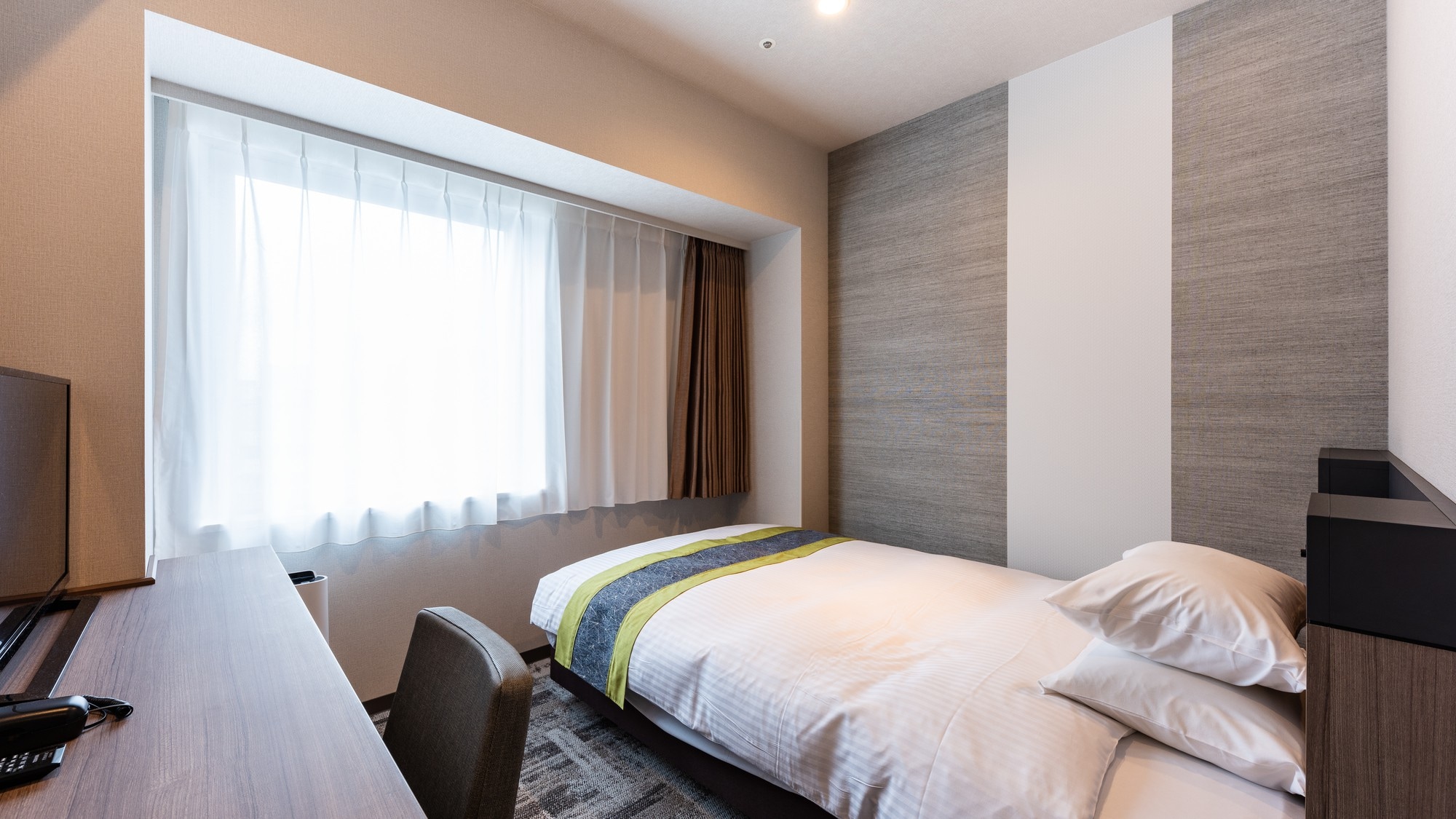 Semi-double room (with shower booth) *Image