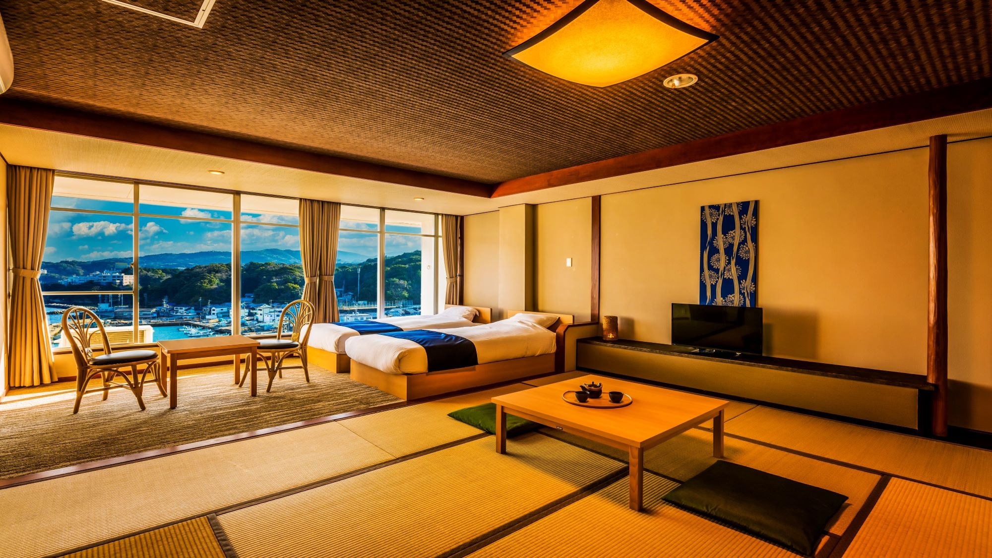 Standard Japanese-Western room *An example of a guest room
