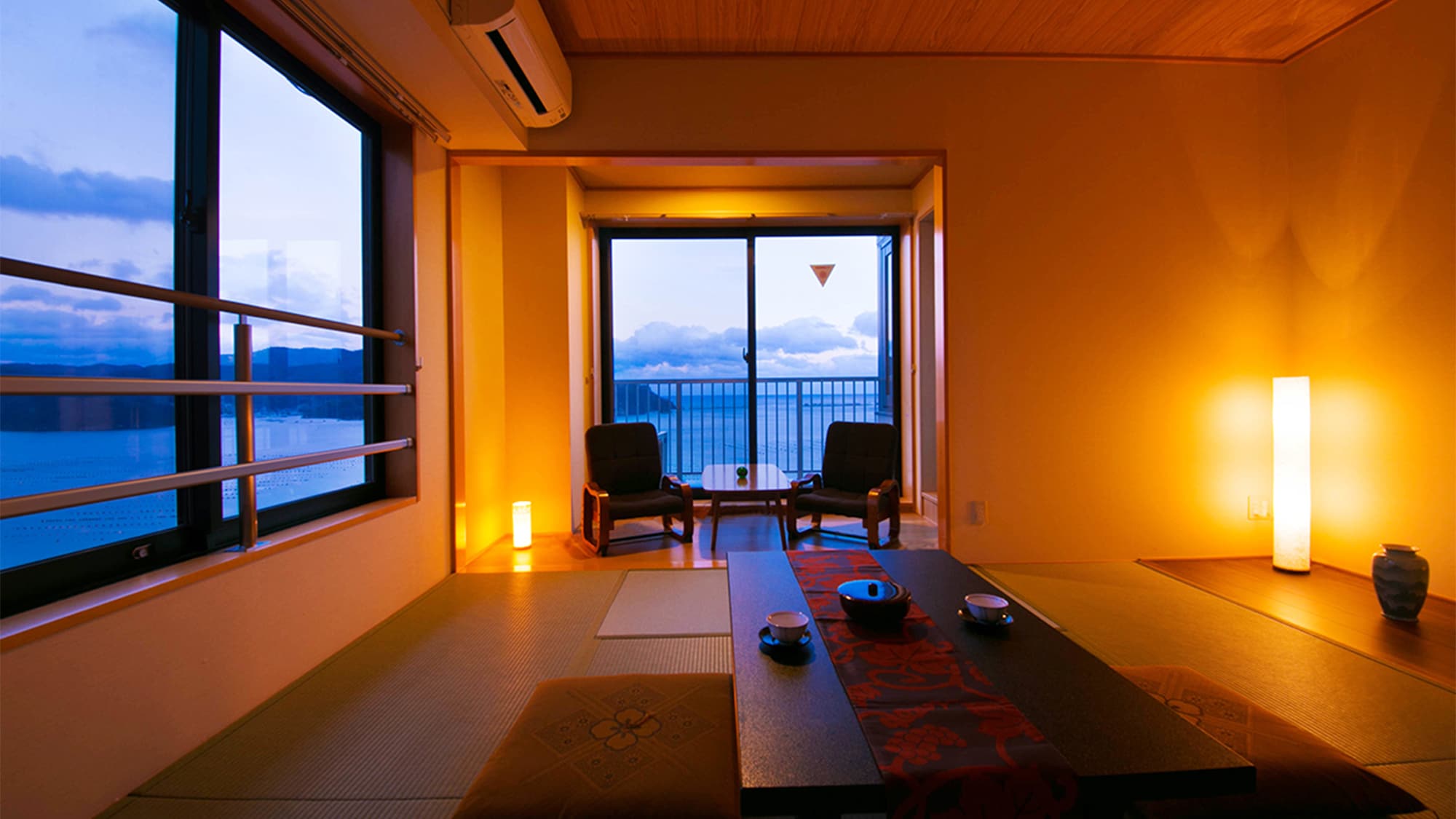 Superb view top floor! Corner room ocean view [Japanese-style room 8 tatami mats]