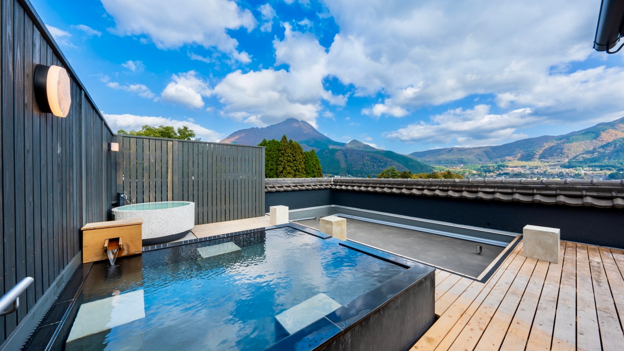 Rooftop open-air bath/large public bath